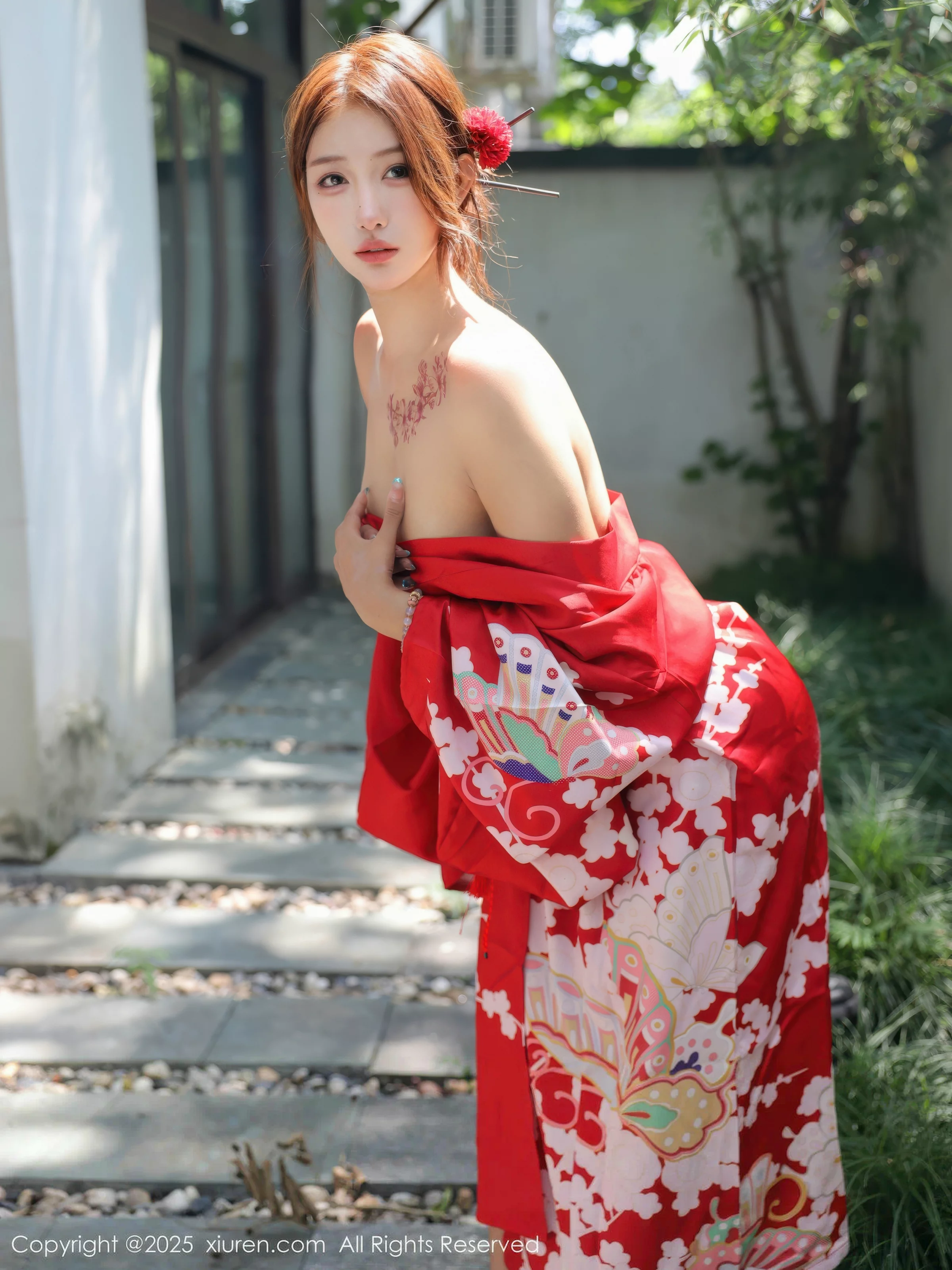   [XiuRen]高清写真图 2025.08.22 No.10683 金允希Yuki 红色和服第47张图片