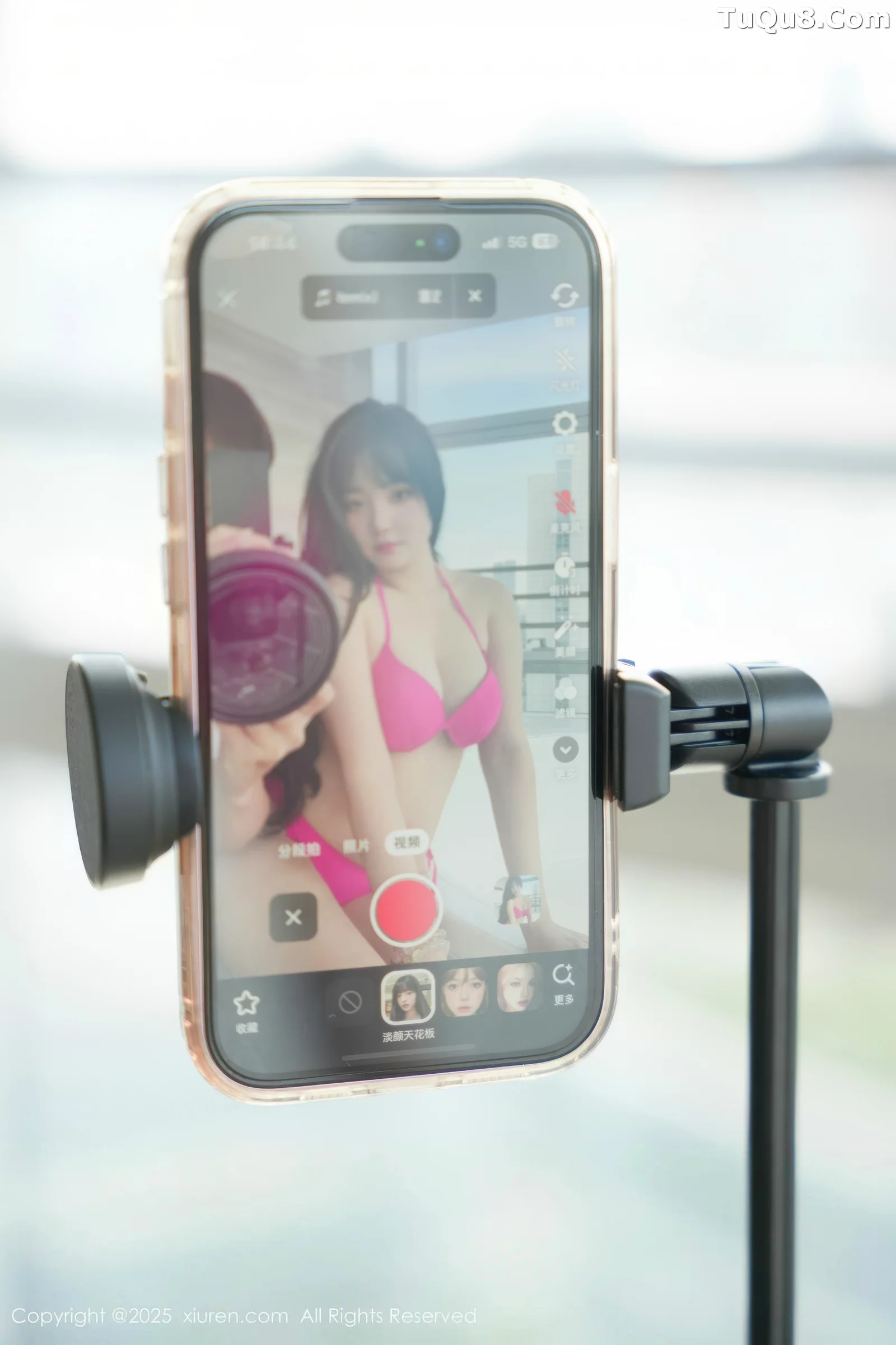   [XiuRen]高清写真图 2025.08.21 No.10675 软情 玫红色比基尼第1张图片