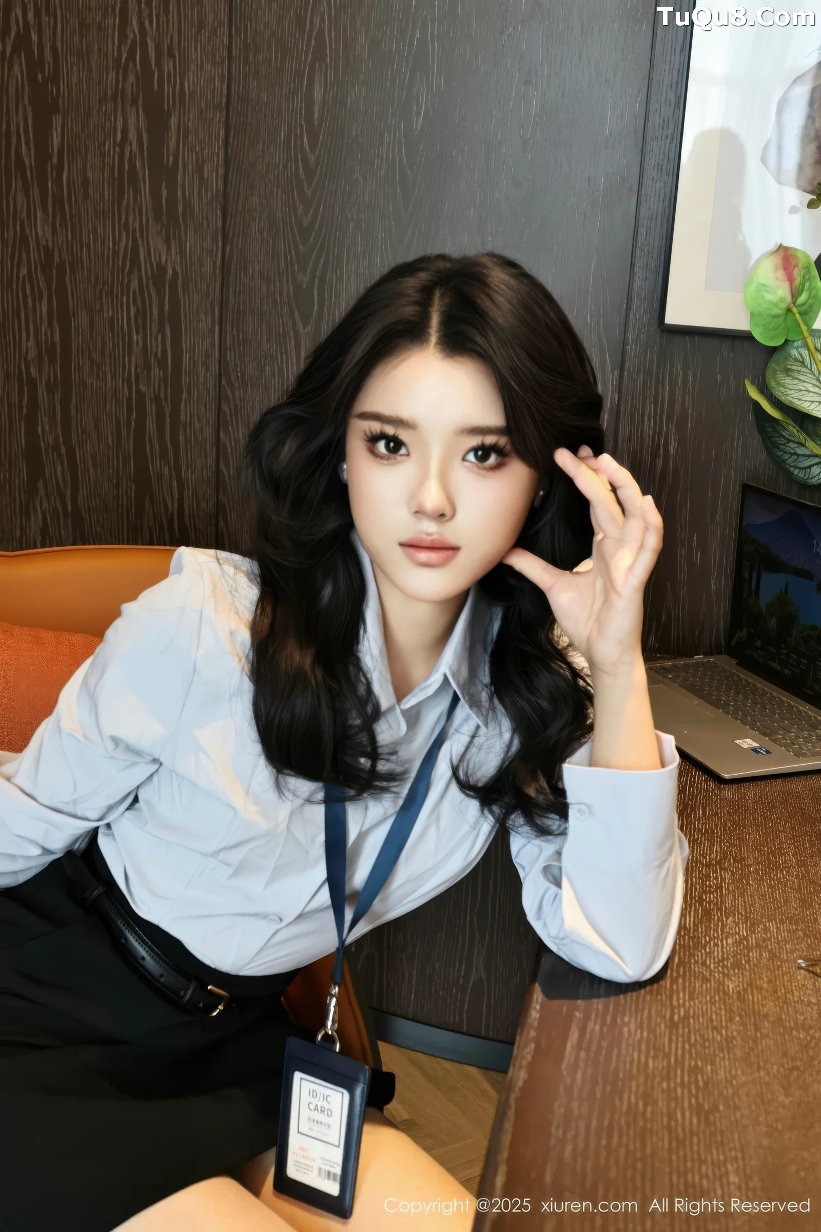   [XiuRen]高清写真图 2025.08.21 No.10674 糯梨子 性感OL第17张图片