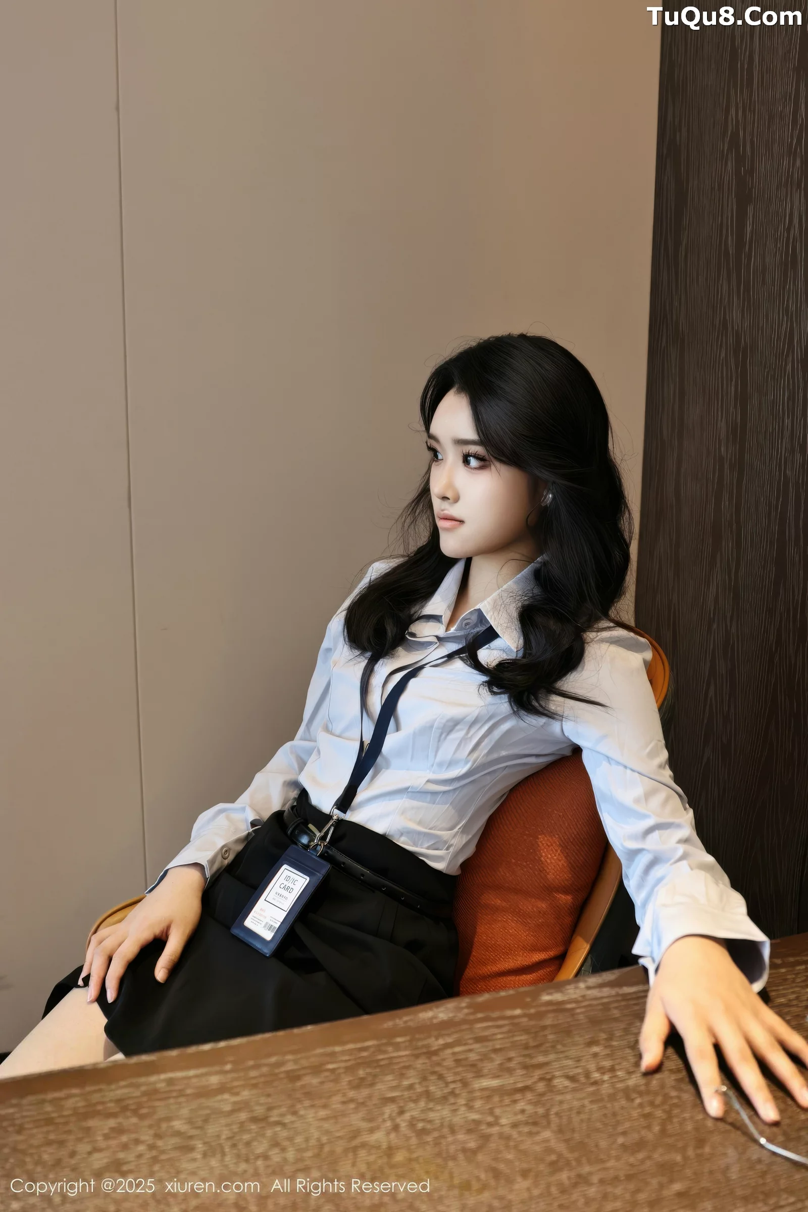   [XiuRen]高清写真图 2025.08.21 No.10674 糯梨子 性感OL第18张图片