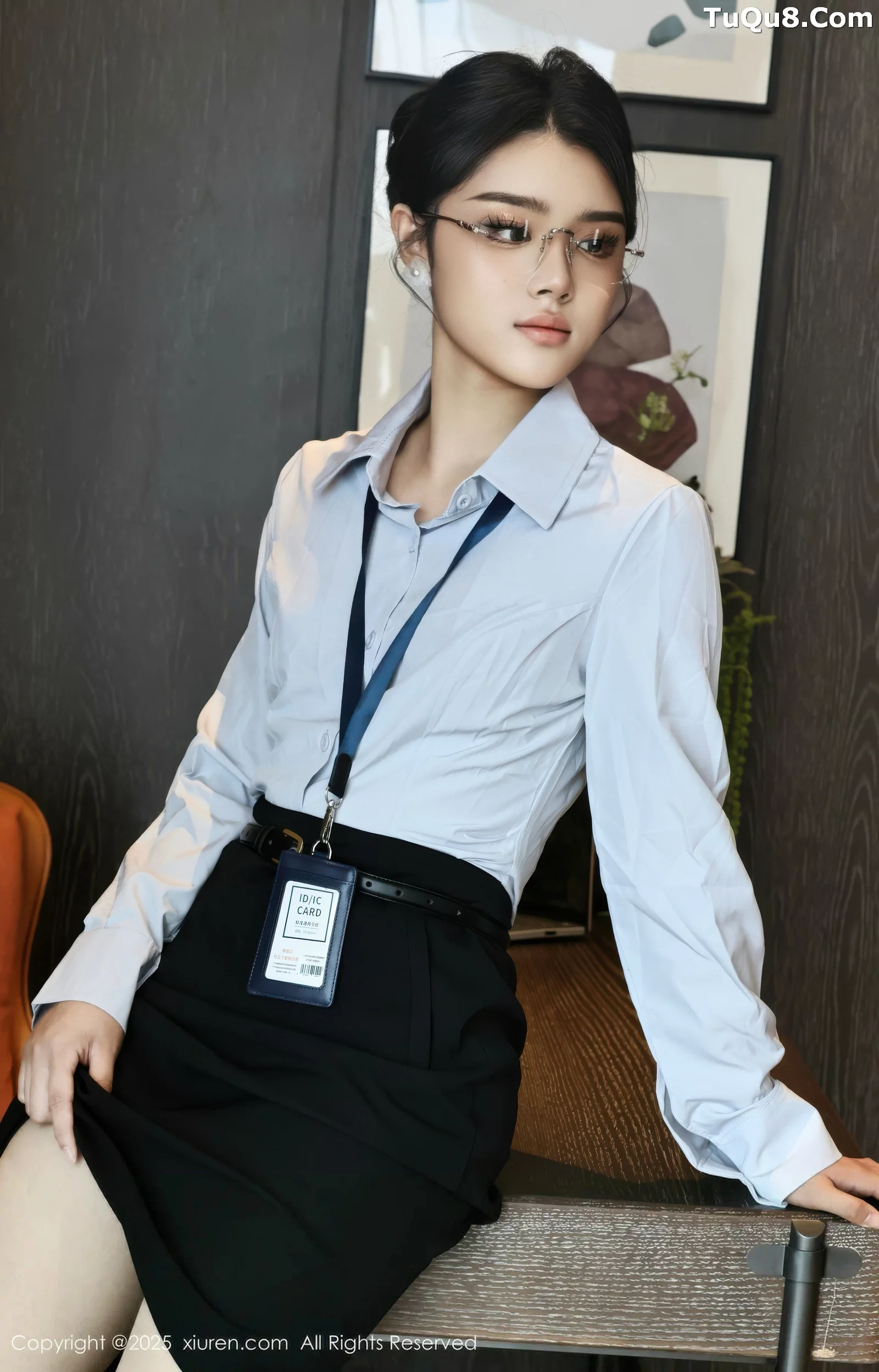   [XiuRen]高清写真图 2025.08.21 No.10674 糯梨子 性感OL第22张图片