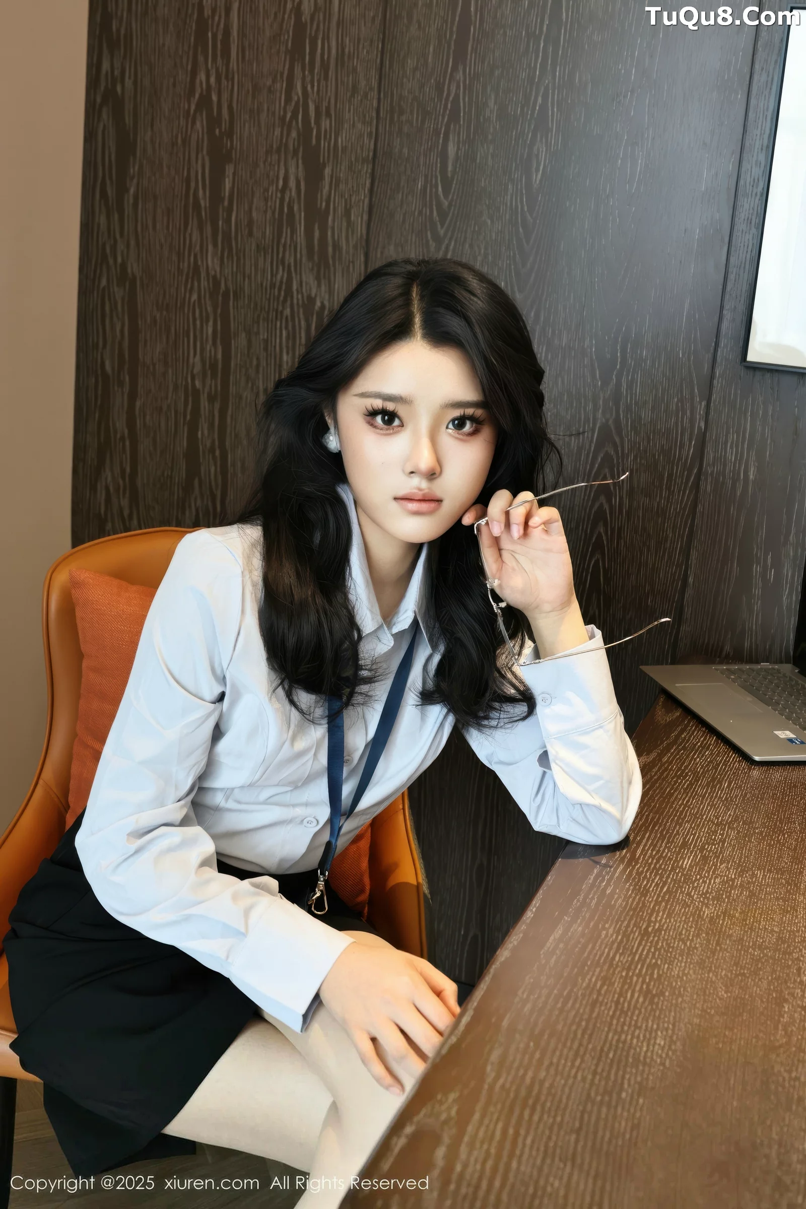   [XiuRen]高清写真图 2025.08.21 No.10674 糯梨子 性感OL第30张图片