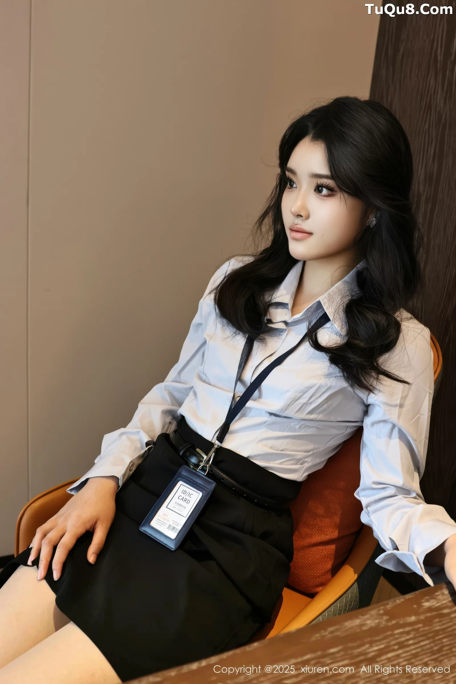   [XiuRen]高清写真图 2025.08.21 No.10674 糯梨子 性感OL第31张图片