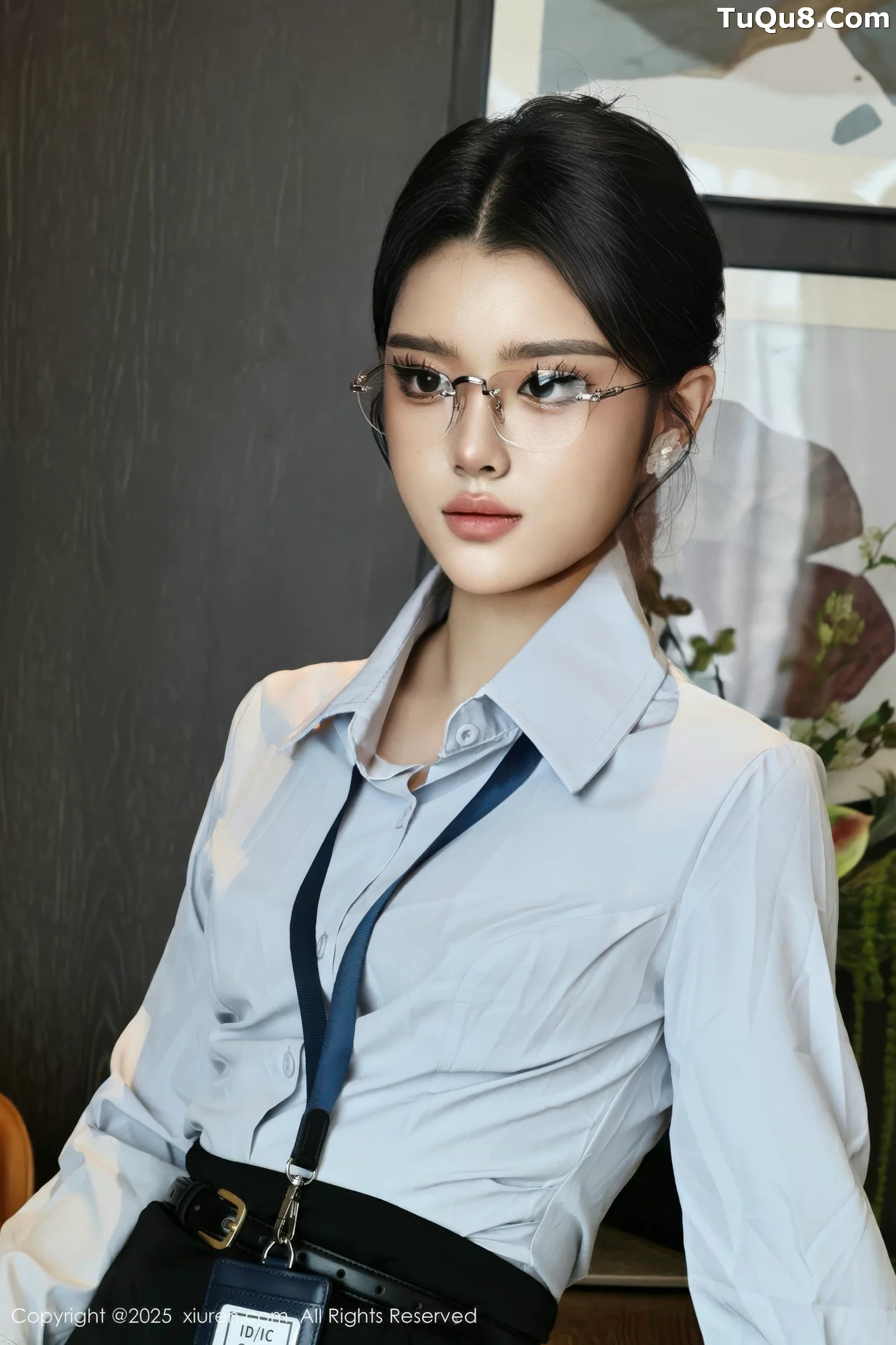   [XiuRen]高清写真图 2025.08.21 No.10674 糯梨子 性感OL第37张图片