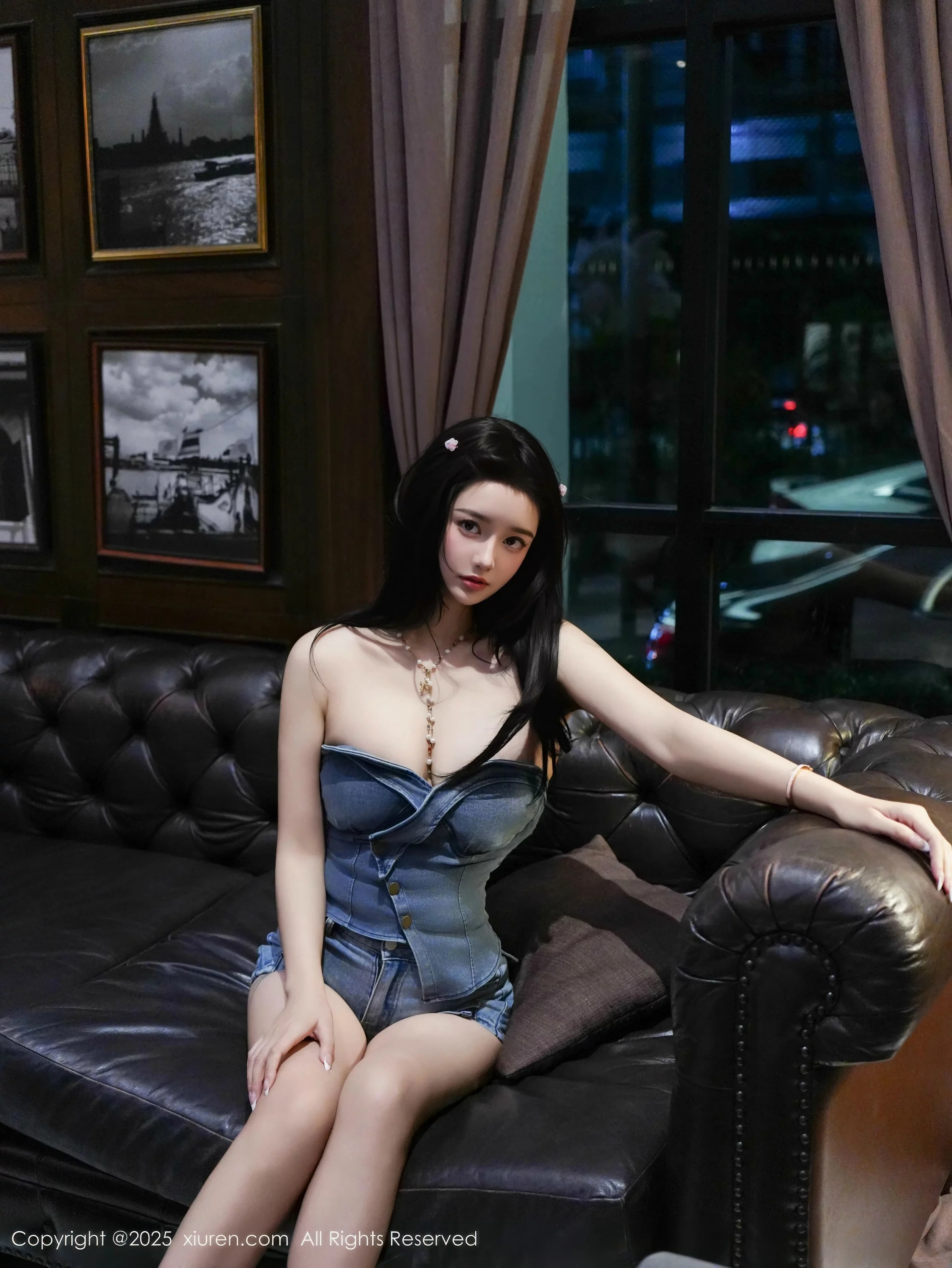   [XiuRen]高清写真图 2025.08.25 No.10685 特蕾莎 牛仔短裙第49张图片