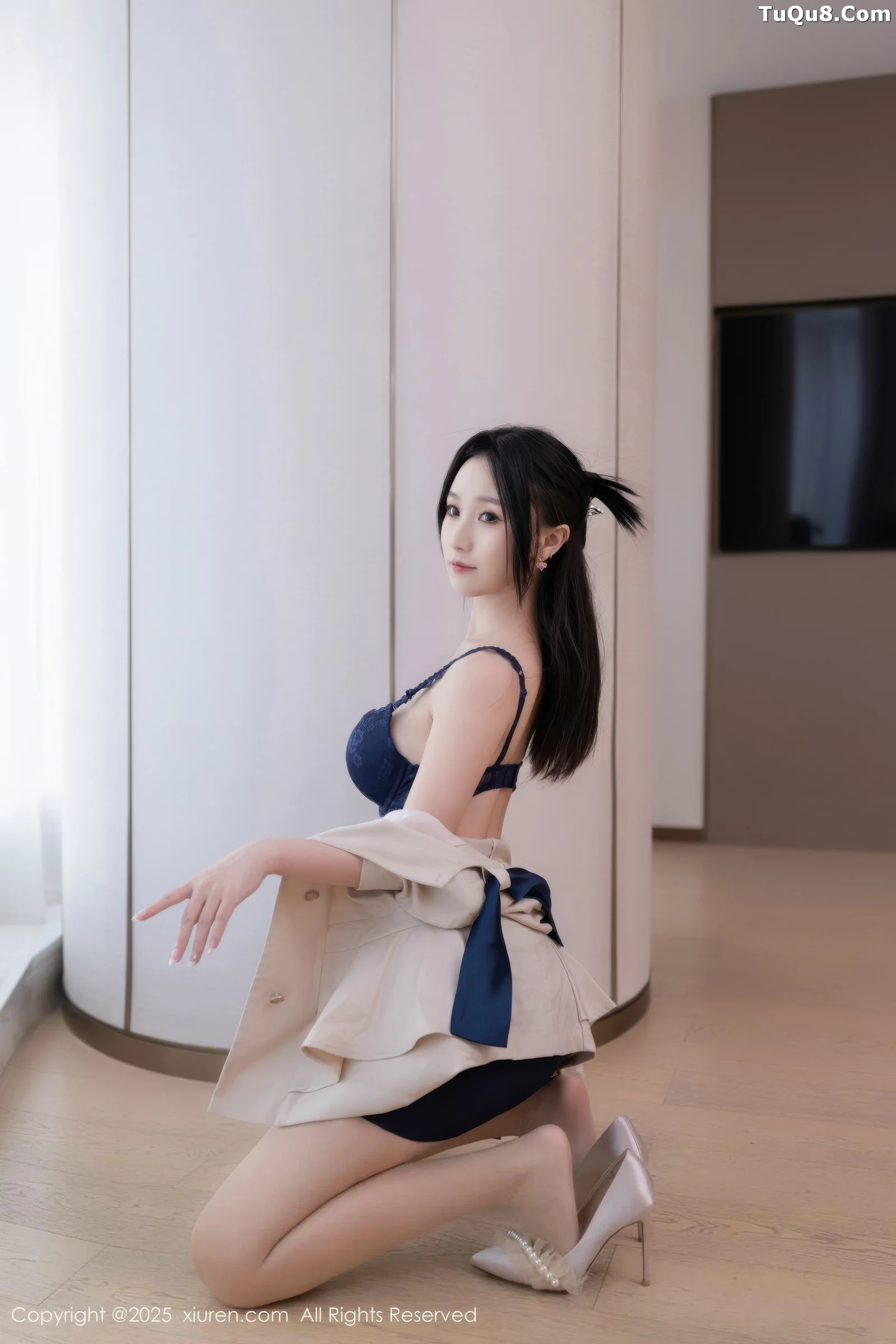   [XiuRen]高清写真图 2025.08.27 No.10697 杏子Yada 性感OL第26张图片