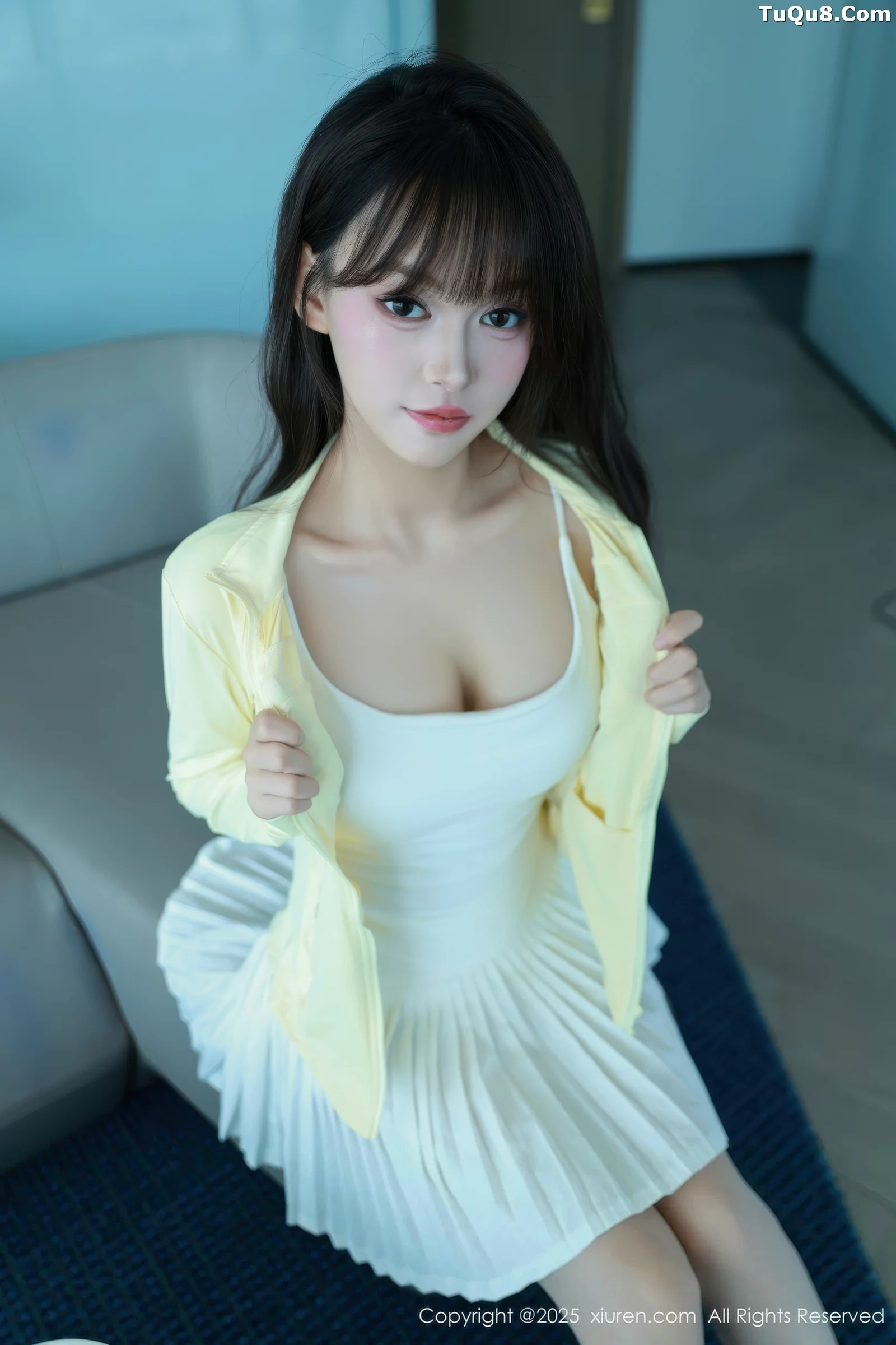   [XiuRen]高清写真图 2025.08.28 No.10702 糯咪 白色短裙第16张图片