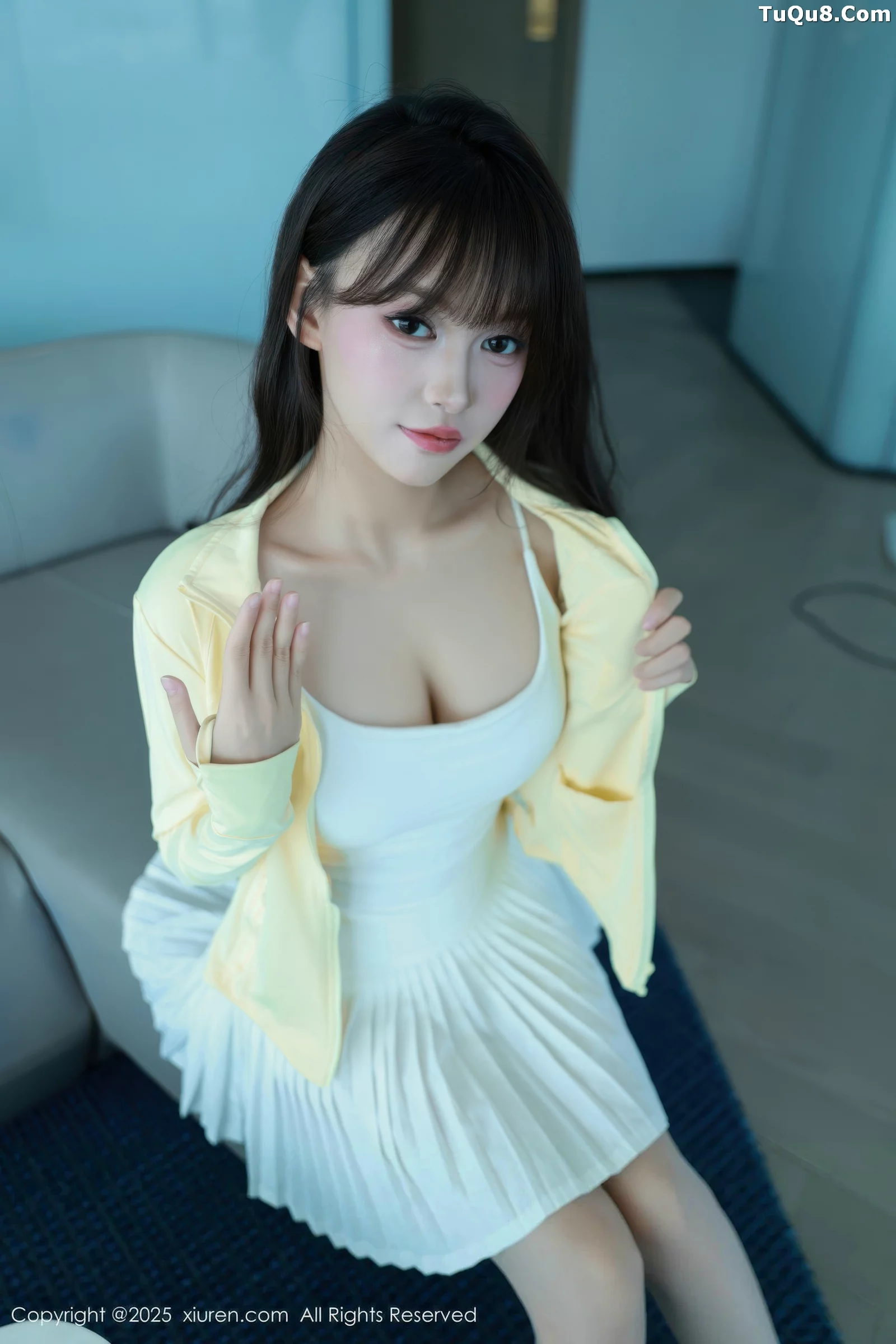   [XiuRen]高清写真图 2025.08.28 No.10702 糯咪 白色短裙第17张图片