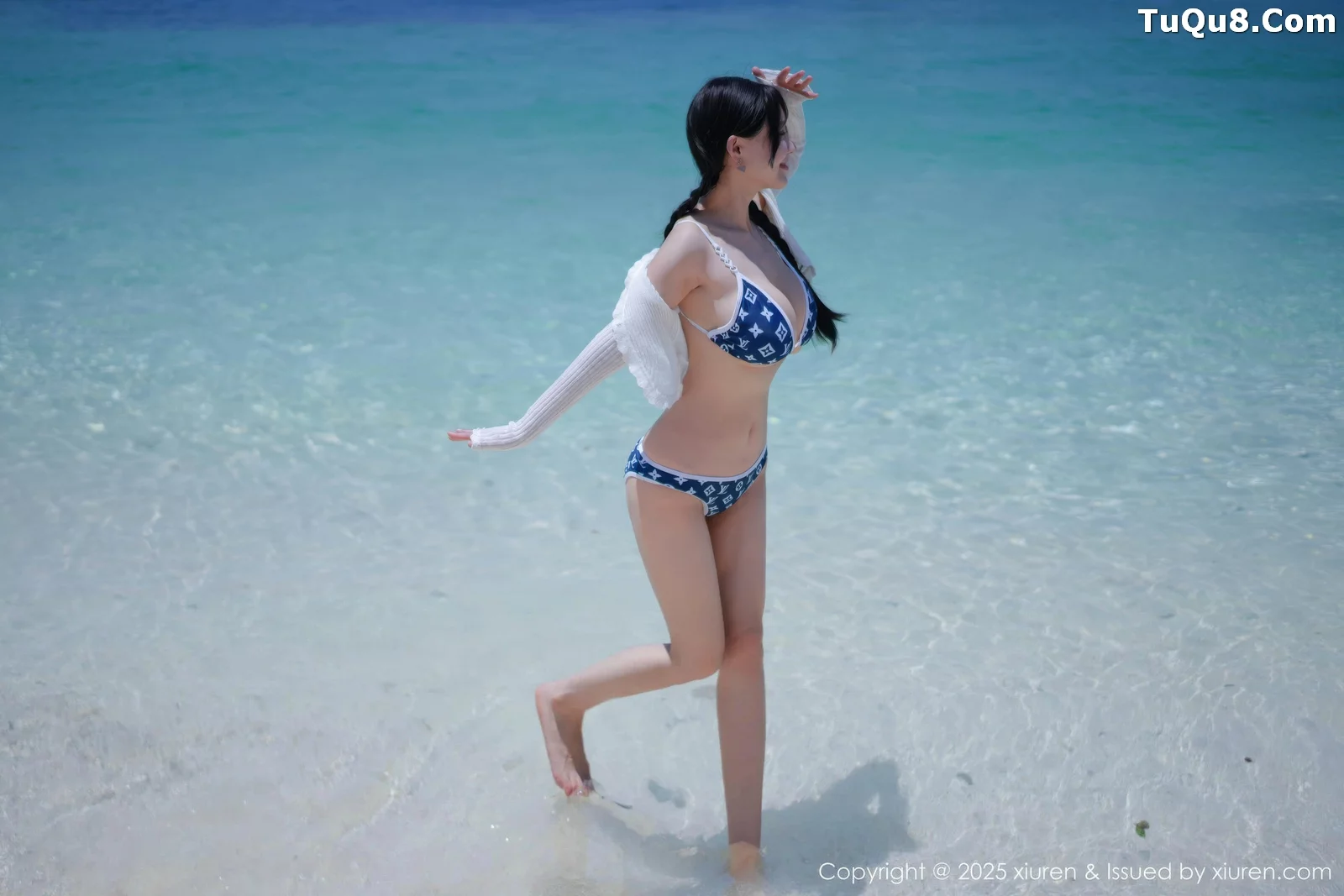   [XiuRen]高清写真图 2025.08.28 No.10699 心上可Flora 蓝色尾巴第14张图片