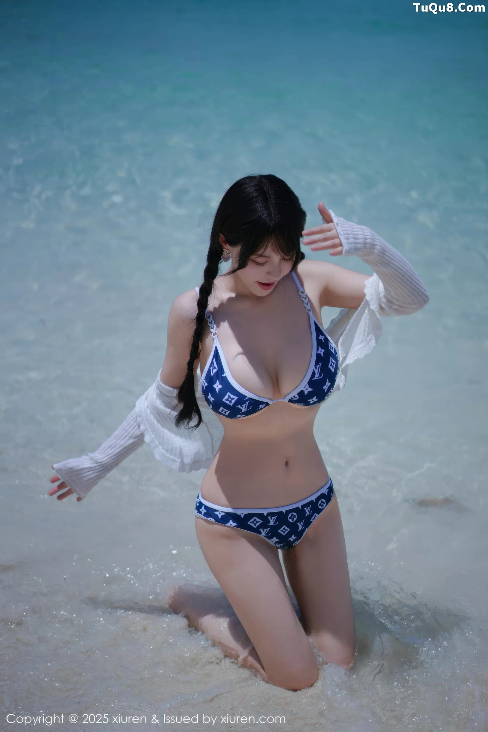   [XiuRen]高清写真图 2025.08.28 No.10699 心上可Flora 蓝色尾巴第15张图片