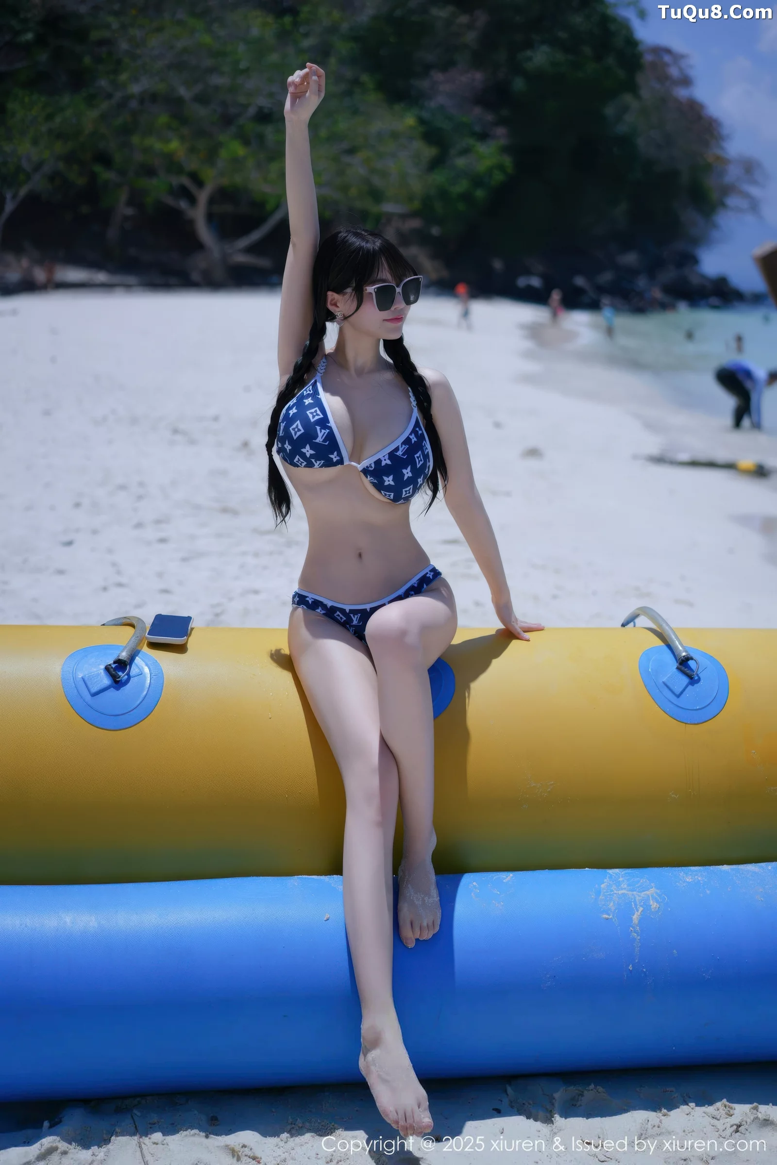   [XiuRen]高清写真图 2025.08.28 No.10699 心上可Flora 蓝色尾巴第21张图片