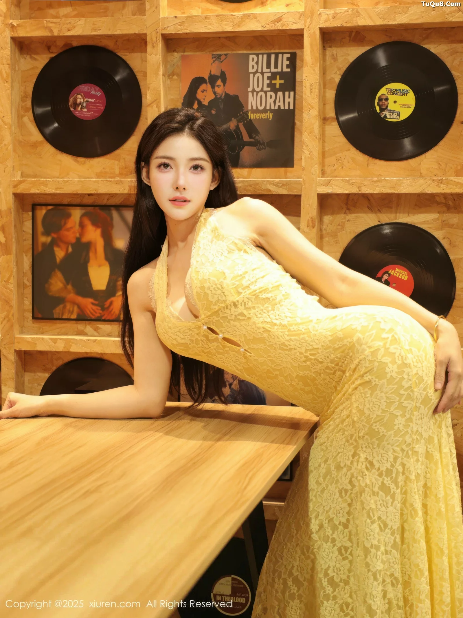   [XiuRen]高清写真图 2025.09.01 No.10715 梨霜儿 黄色连衣裙第12张图片