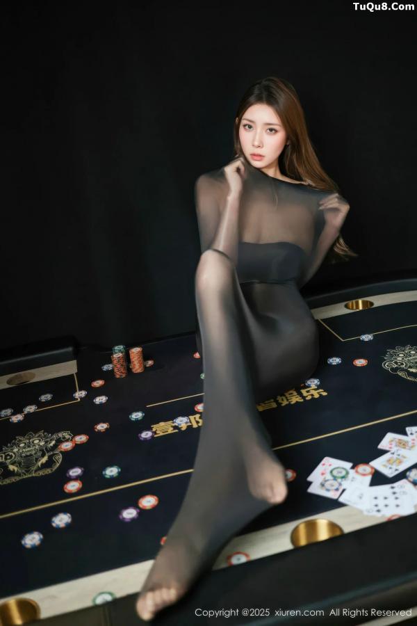   [XiuRen]高清写真图 2025.09.01 No.10713 悦兮 连体黑丝袜第14张图片