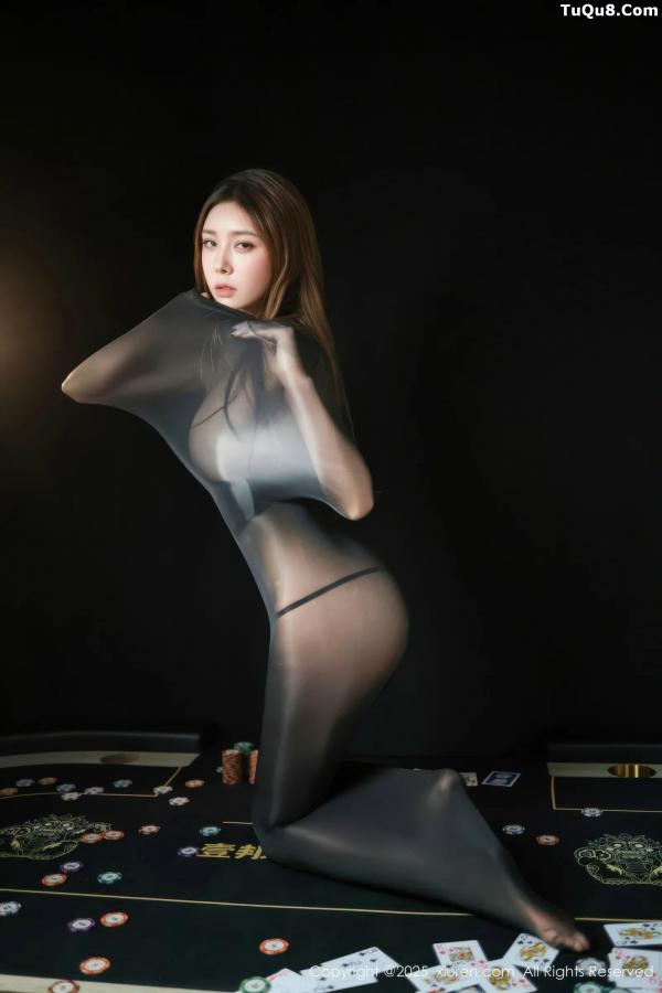   [XiuRen]高清写真图 2025.09.01 No.10713 悦兮 连体黑丝袜第20张图片