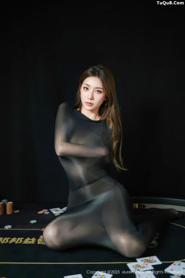   [XiuRen]高清写真图 2025.09.01 No.10713 悦兮 连体黑丝袜第25张图片