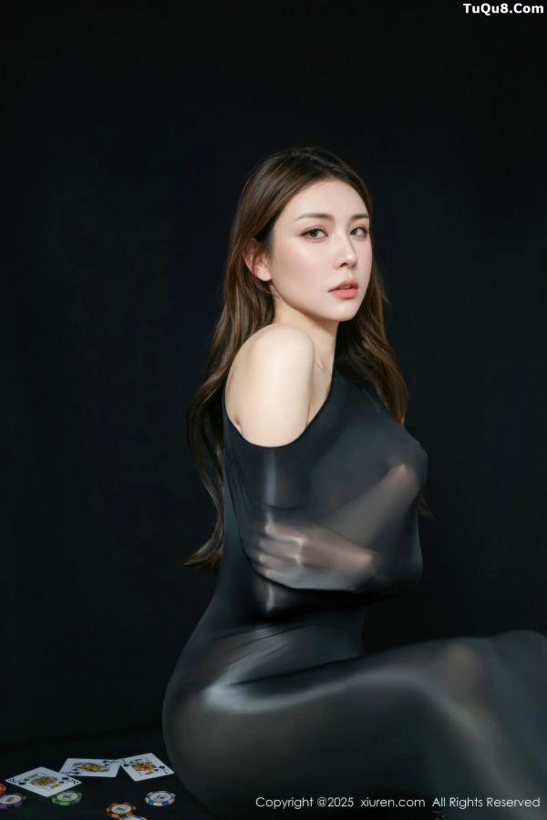   [XiuRen]高清写真图 2025.09.01 No.10713 悦兮 连体黑丝袜第26张图片