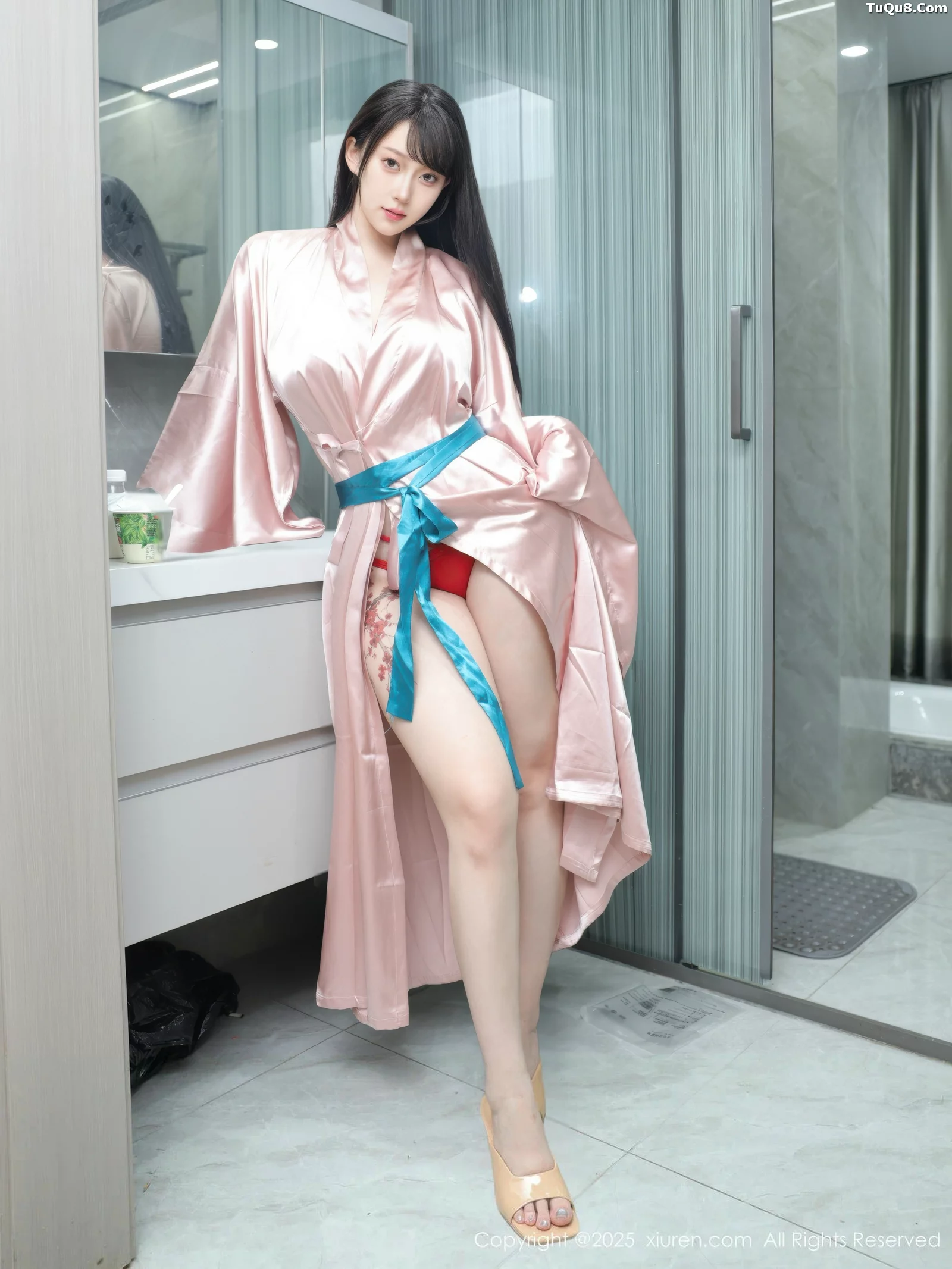   [XiuRen]高清写真图 2025.09.03 No.10724 李沁恩lrene 红色比基尼第4张图片