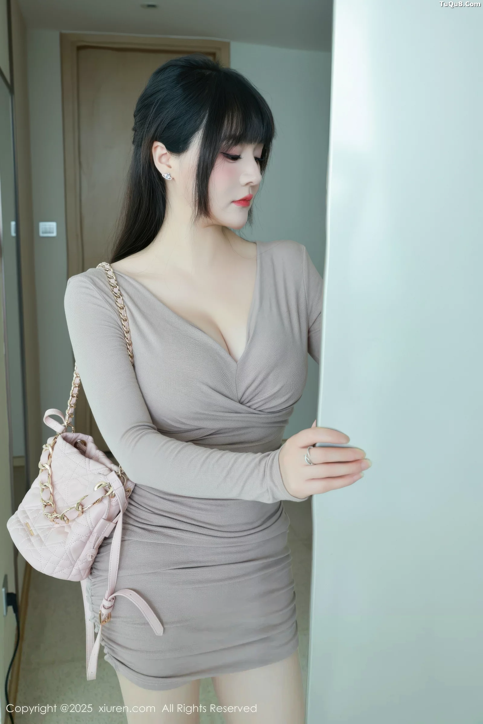   [XiuRen]高清写真图 2025.09.02 No.10718 沈南汐RuRu 原色丝袜第11张图片