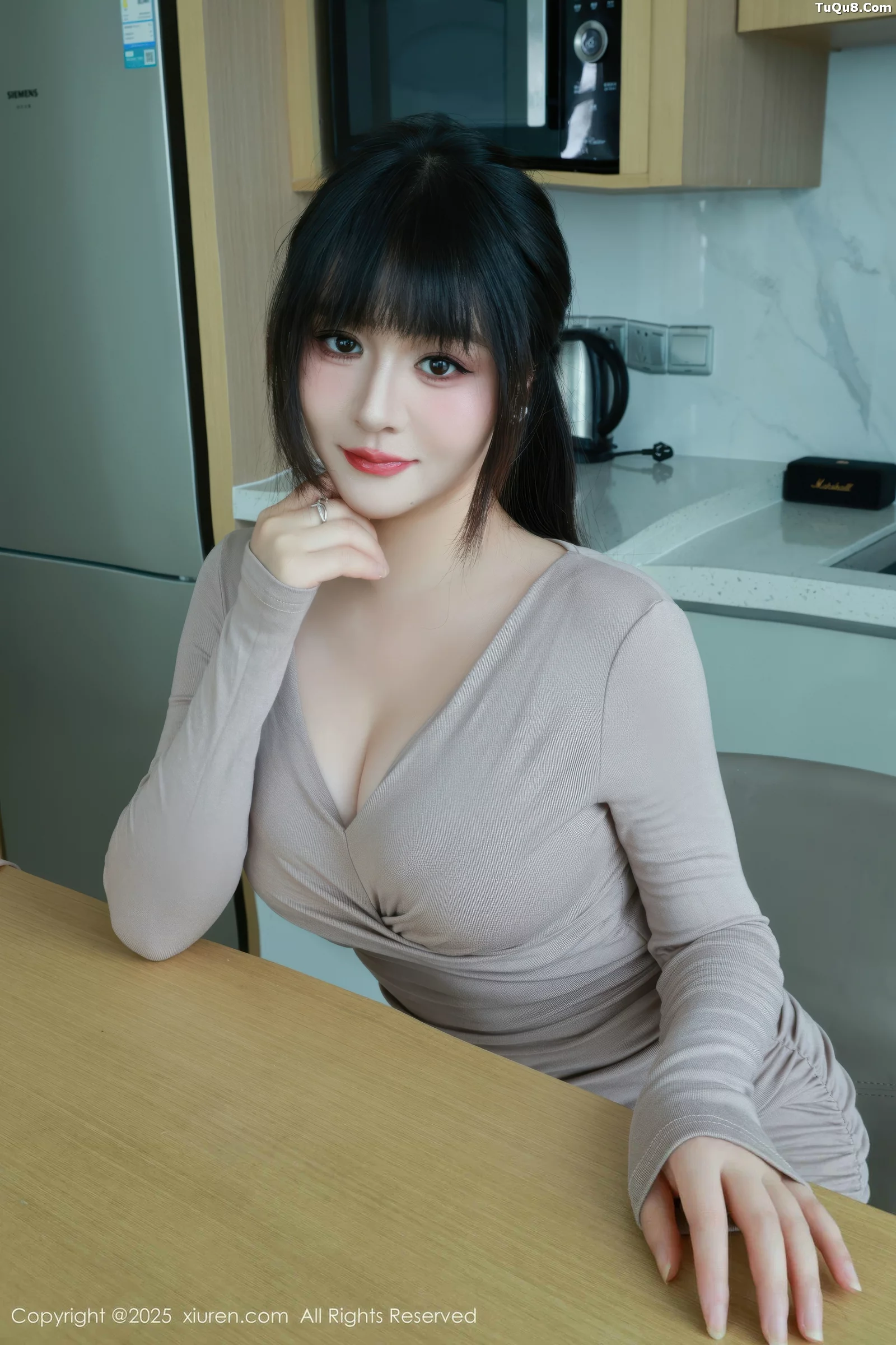   [XiuRen]高清写真图 2025.09.02 No.10718 沈南汐RuRu 原色丝袜第17张图片