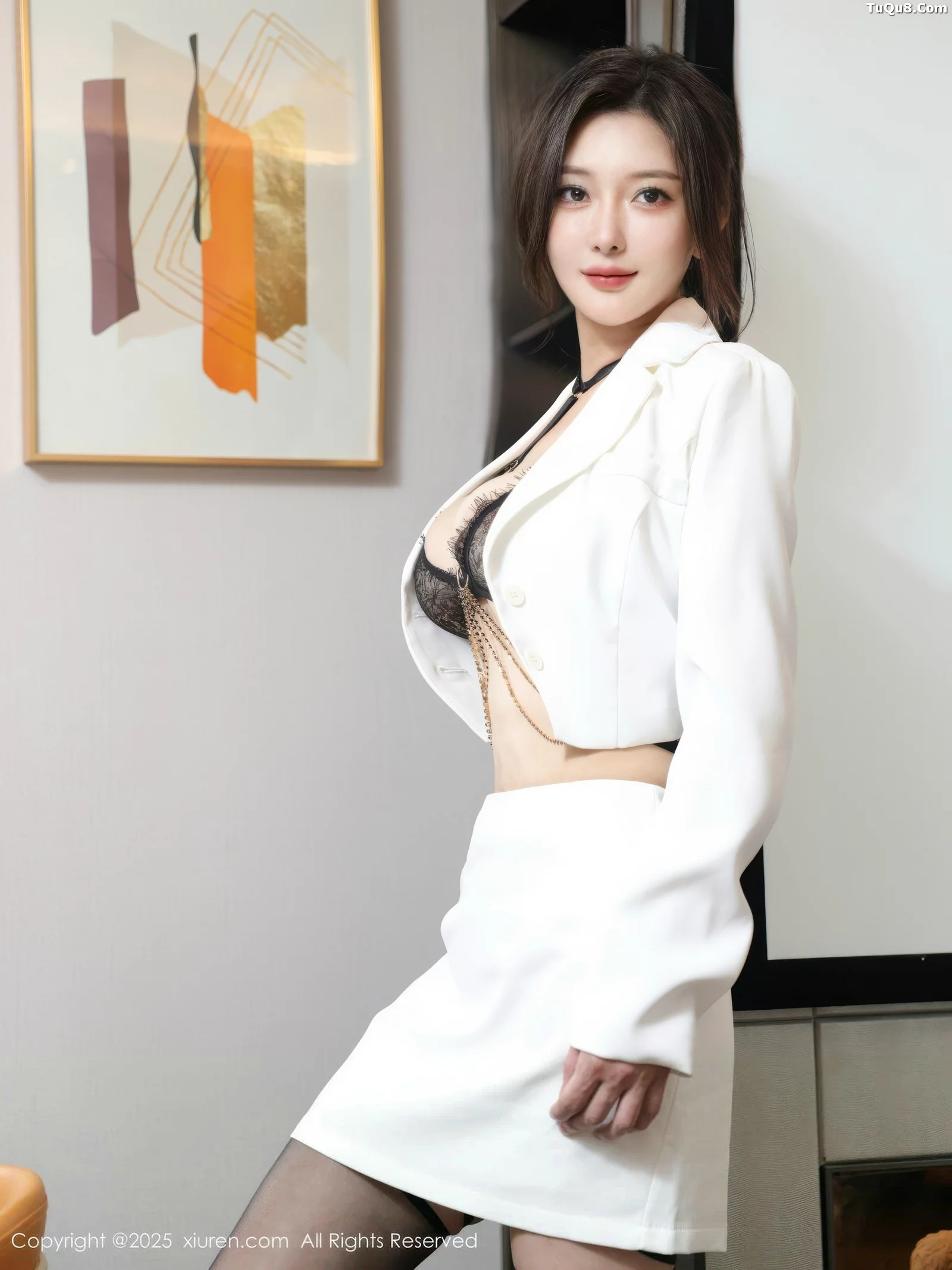   [XiuRen]高清写真图 2025.09.04 No.10727 苏一诺 白色西服第26张图片