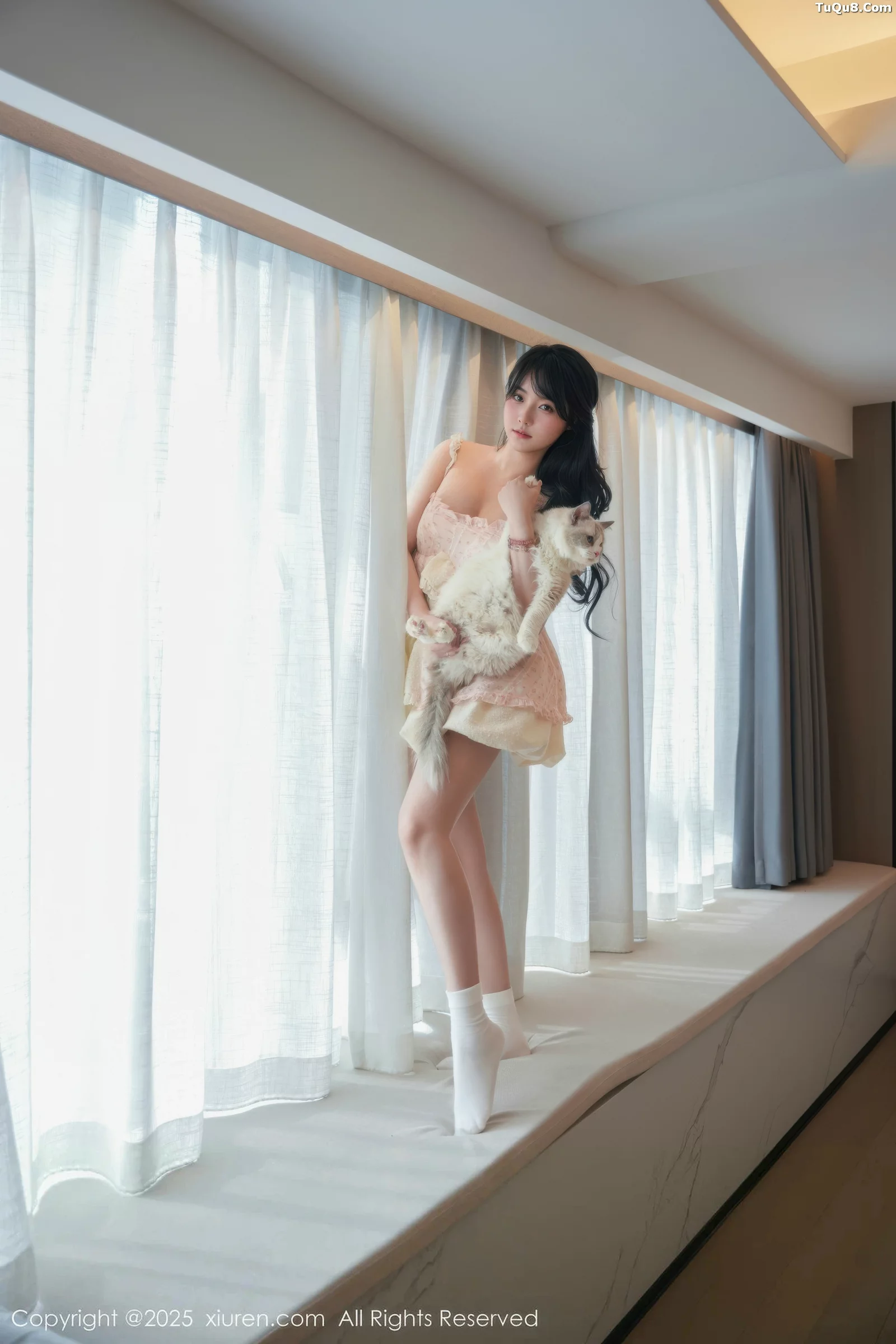   [XiuRen]高清写真图 2025.09.05 No.10734 软情 浅色连衣短裙第28张图片