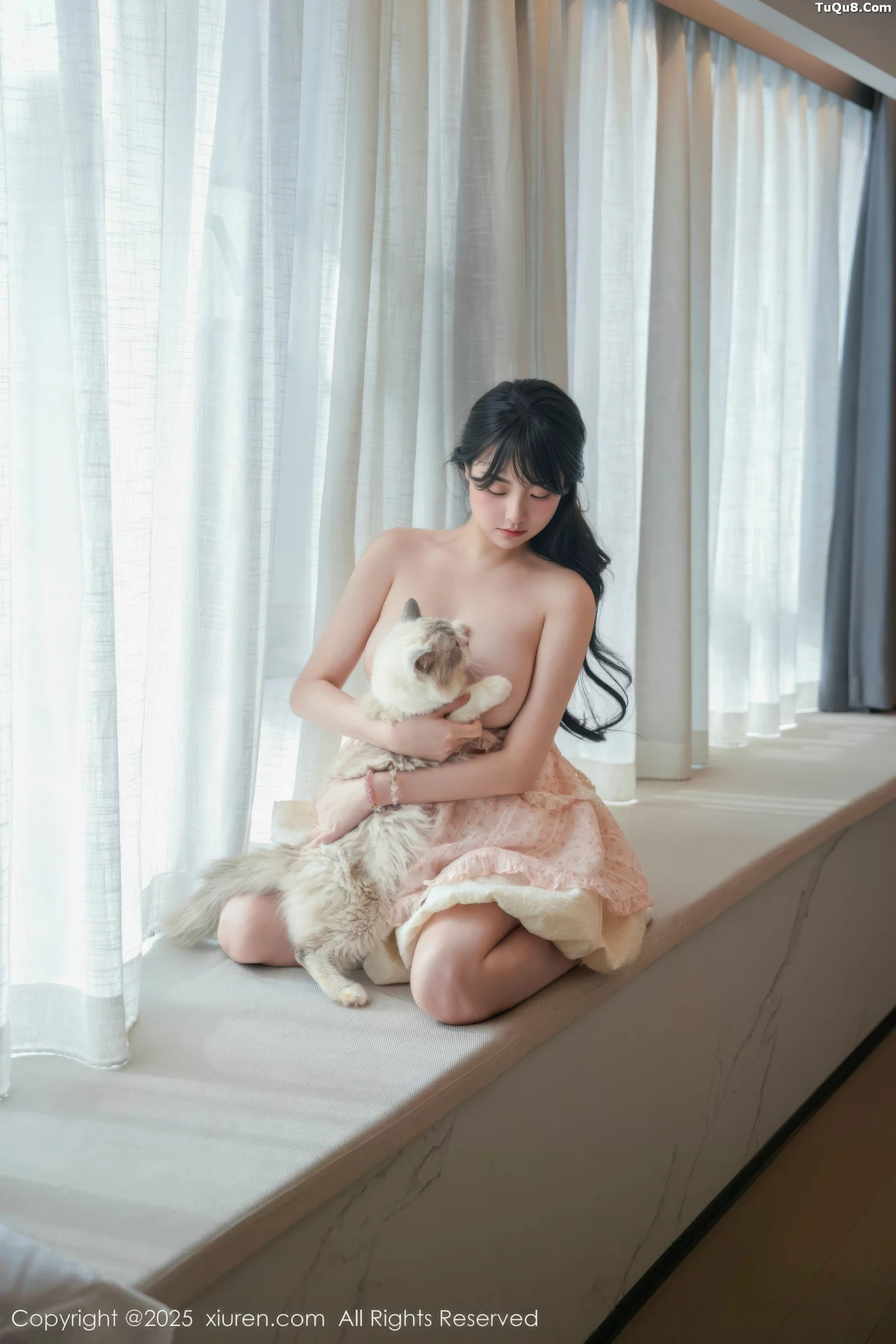   [XiuRen]高清写真图 2025.09.05 No.10734 软情 浅色连衣短裙第29张图片