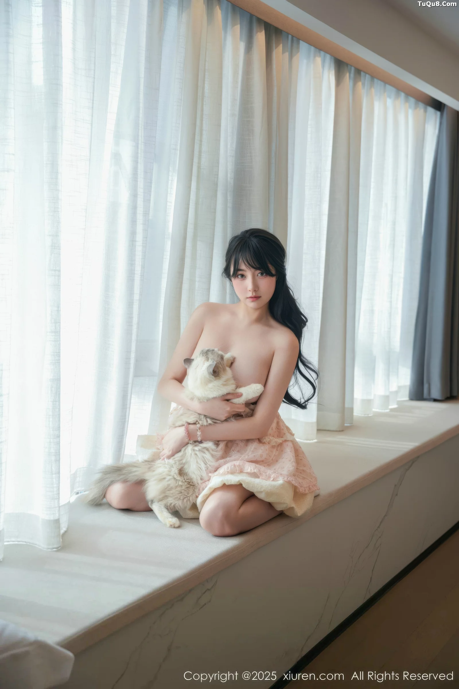   [XiuRen]高清写真图 2025.09.05 No.10734 软情 浅色连衣短裙第30张图片