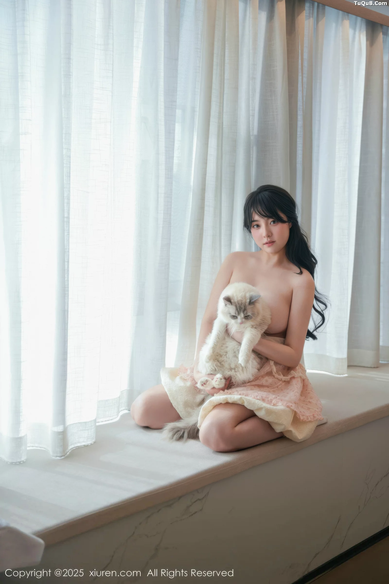   [XiuRen]高清写真图 2025.09.05 No.10734 软情 浅色连衣短裙第32张图片