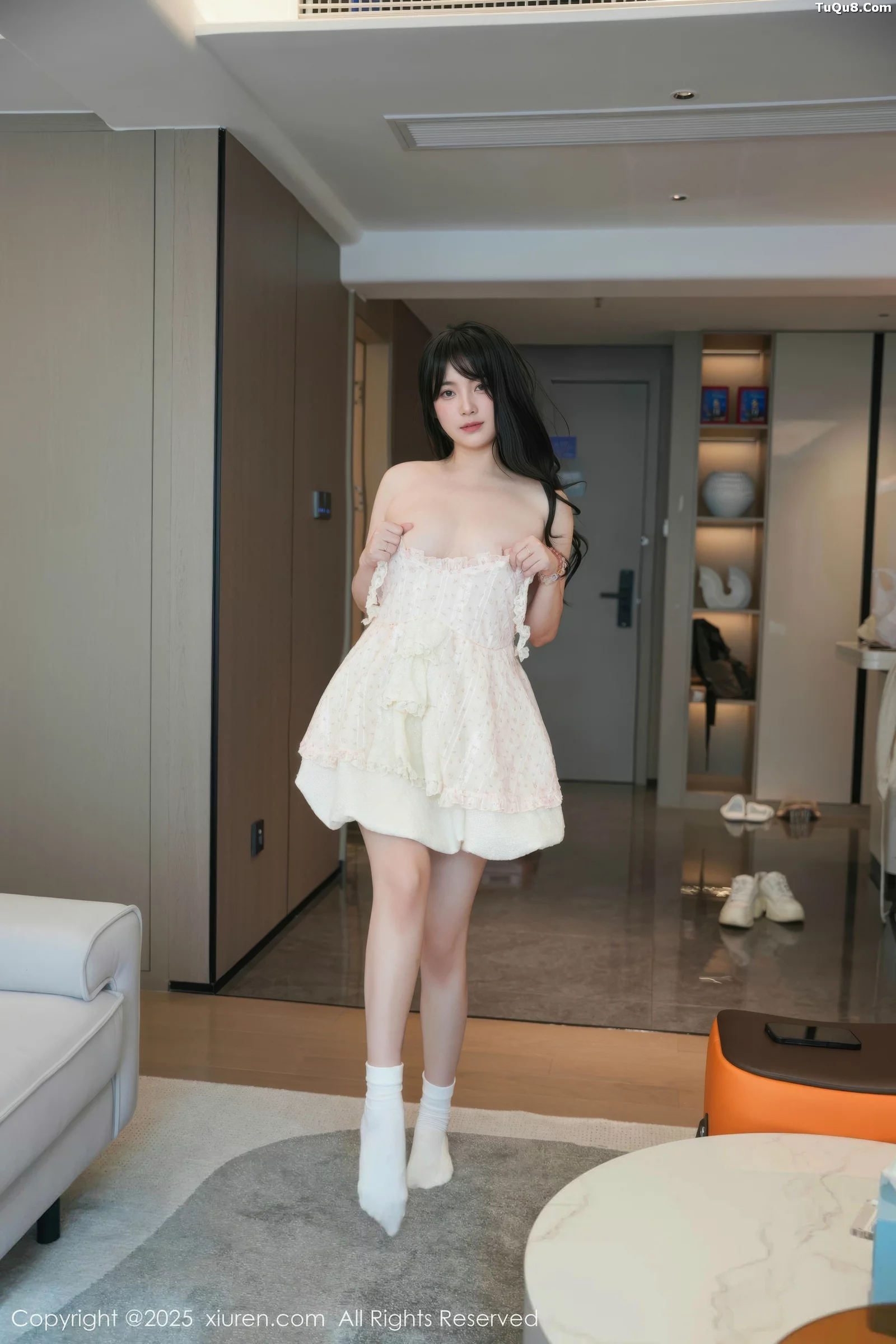   [XiuRen]高清写真图 2025.09.05 No.10734 软情 浅色连衣短裙第38张图片