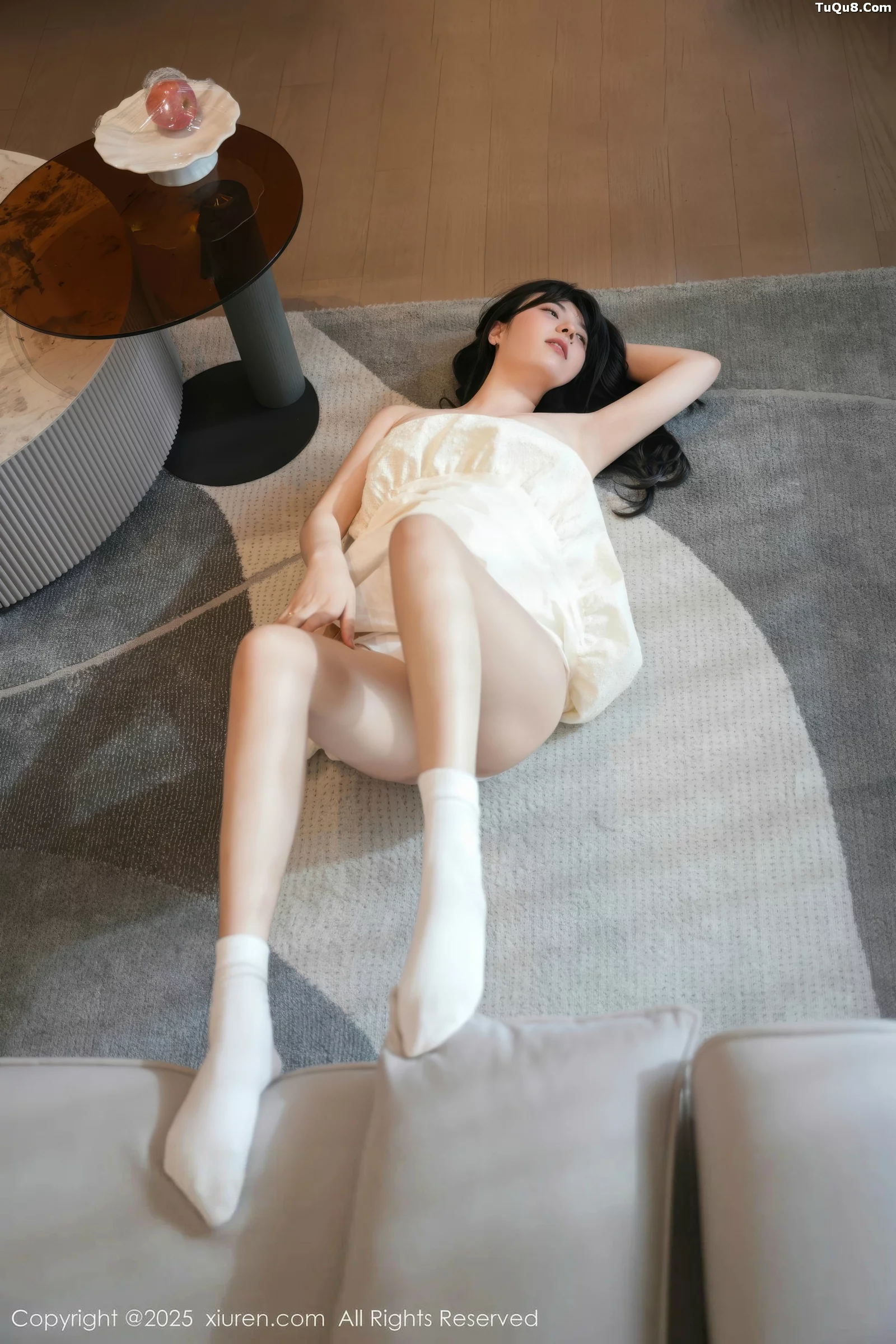   [XiuRen]高清写真图 2025.09.05 No.10734 软情 浅色连衣短裙第52张图片