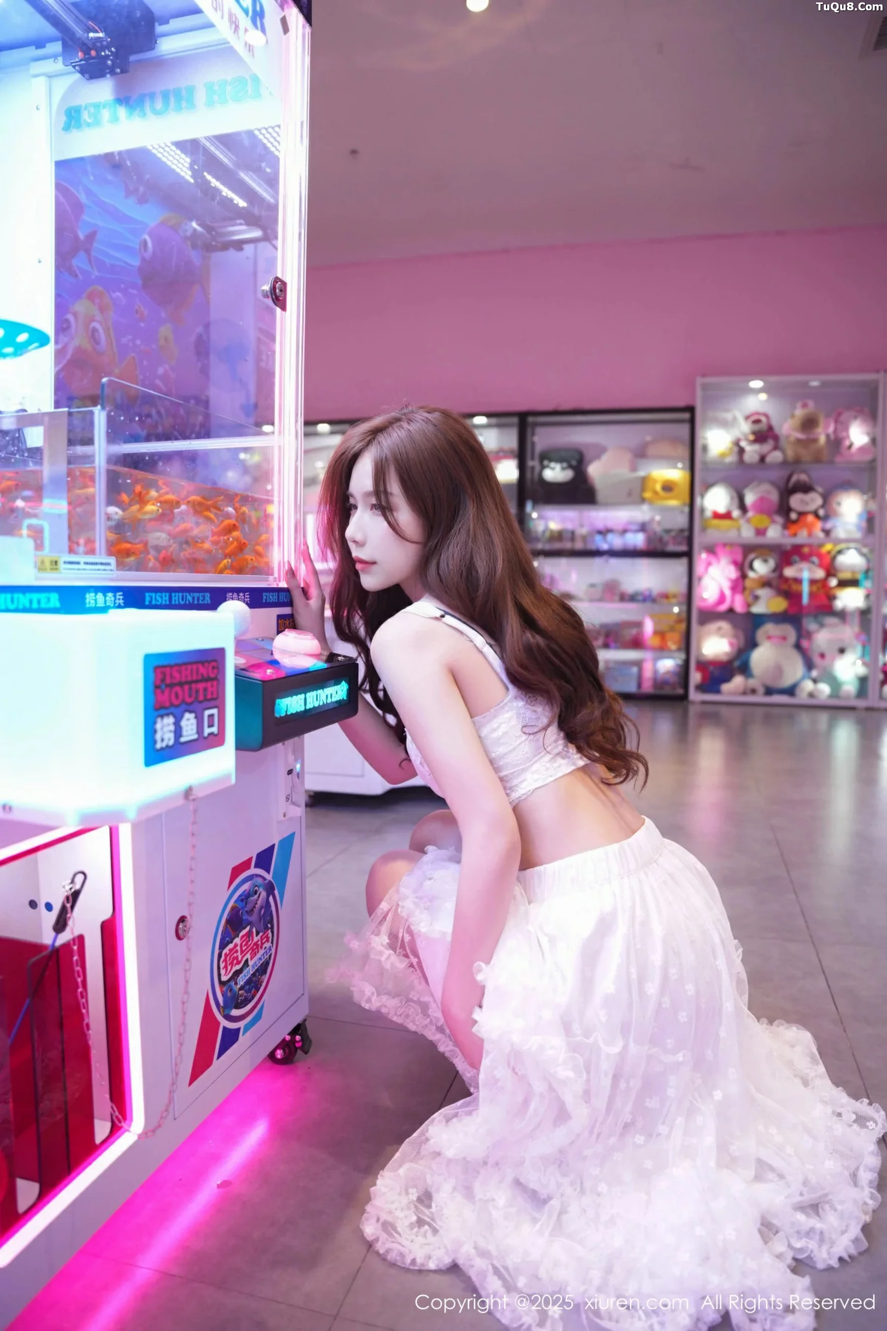   [XiuRen]高清写真图 2025.09.22 No.10791 拍黄瓜girl 白色连衣裙第10张图片