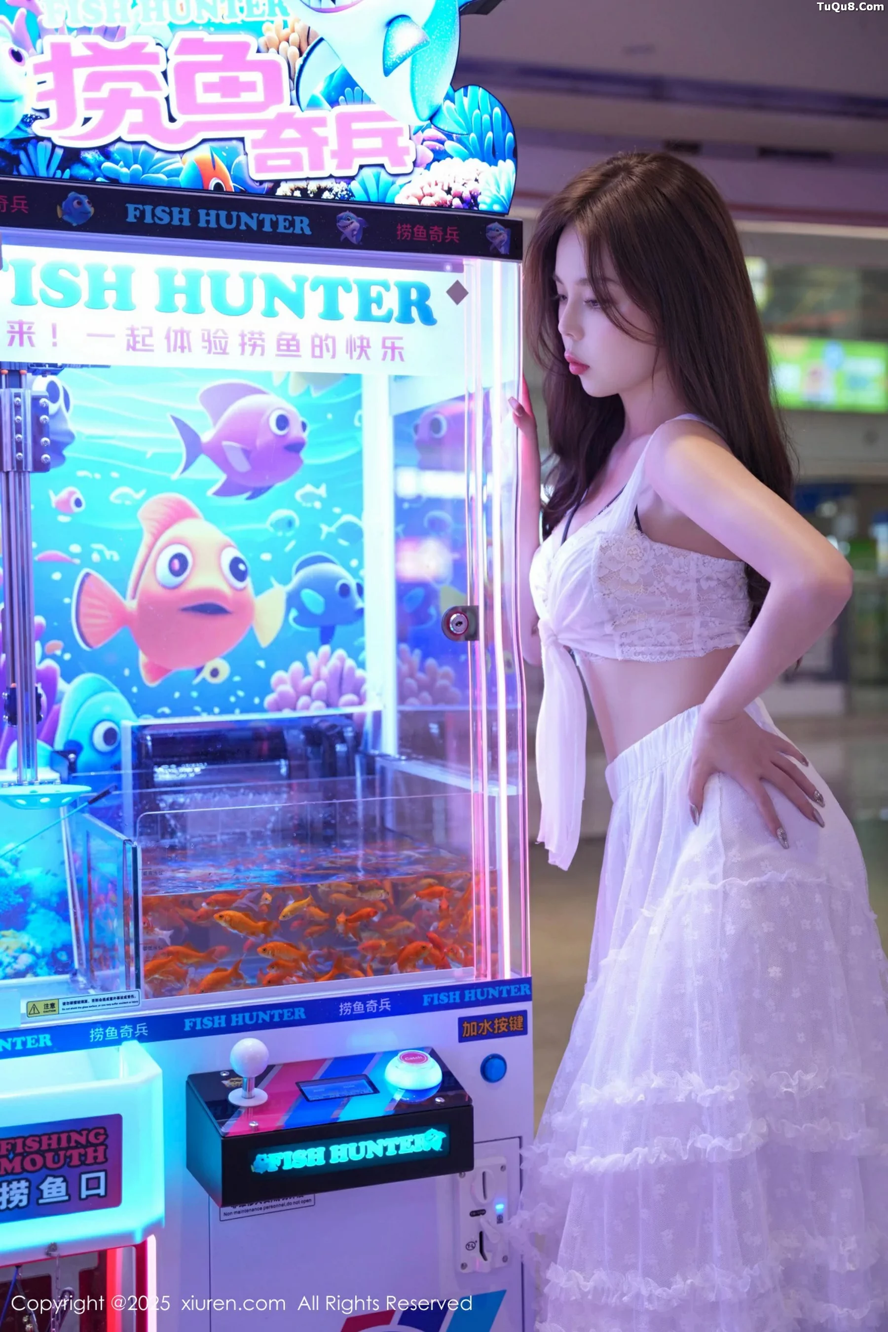   [XiuRen]高清写真图 2025.09.22 No.10791 拍黄瓜girl 白色连衣裙第15张图片