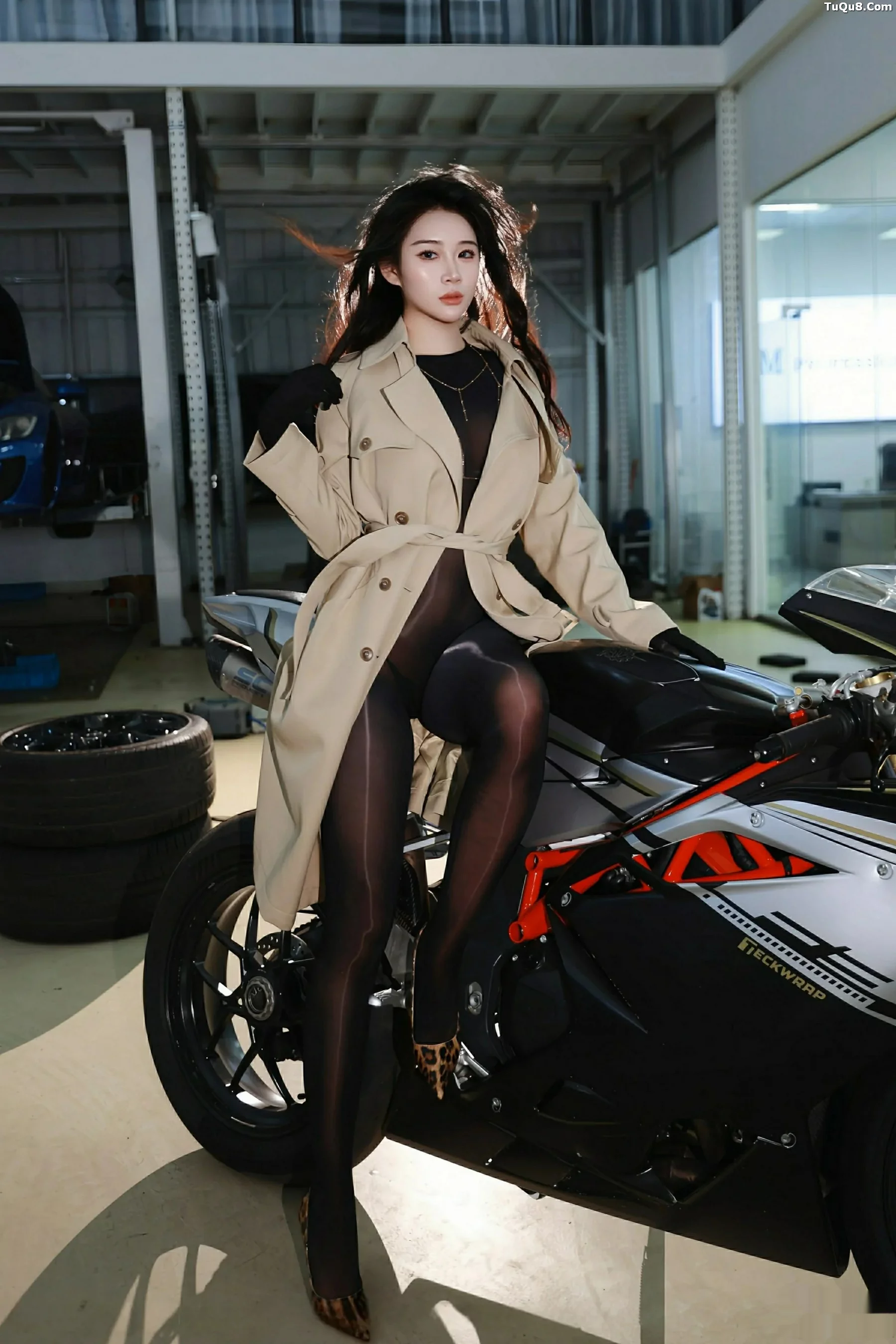   [XiuRen]高清写真图 2025.09.19 No.10788 南乔 连体丝袜第8张图片