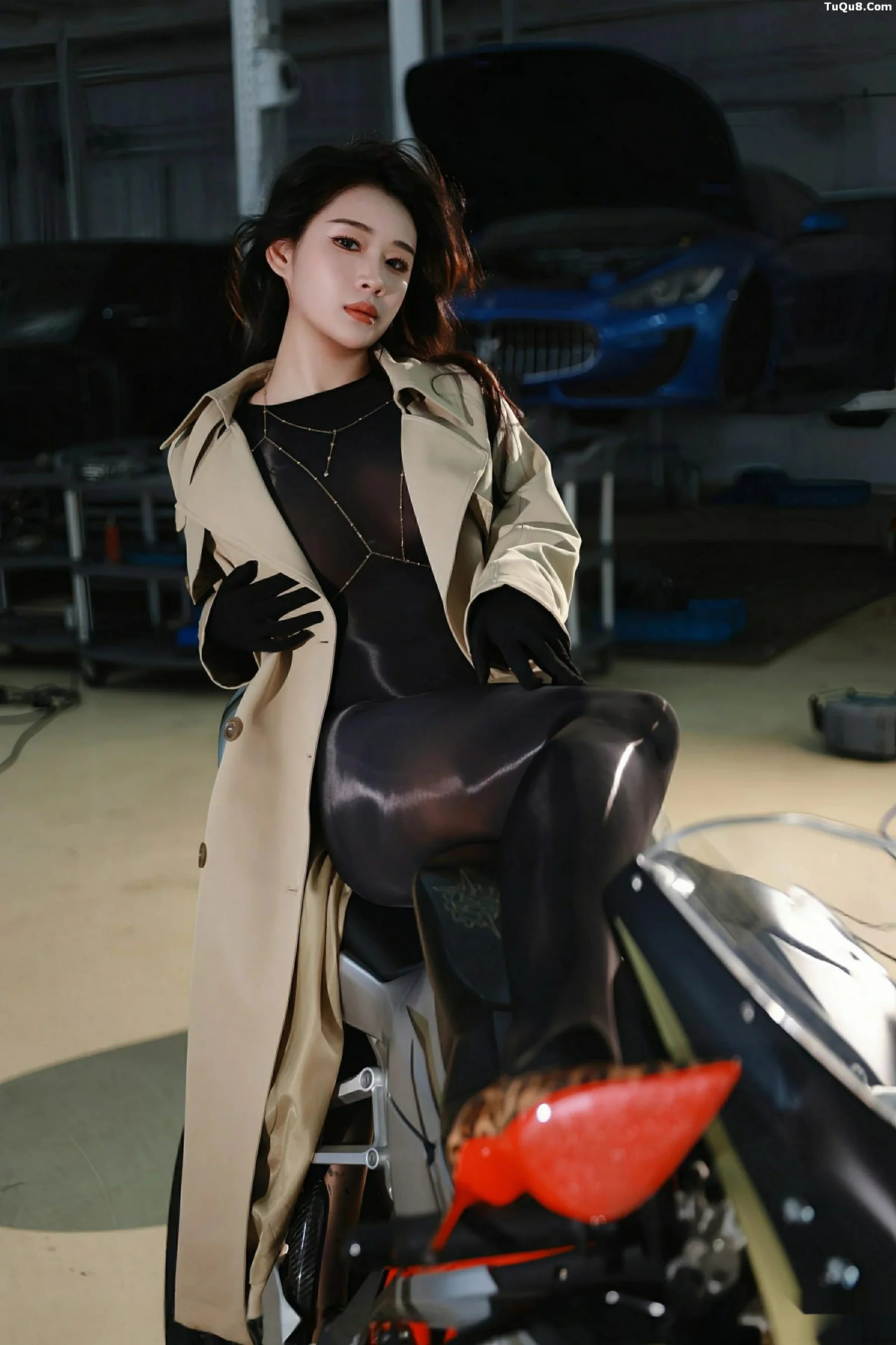   [XiuRen]高清写真图 2025.09.19 No.10788 南乔 连体丝袜第11张图片