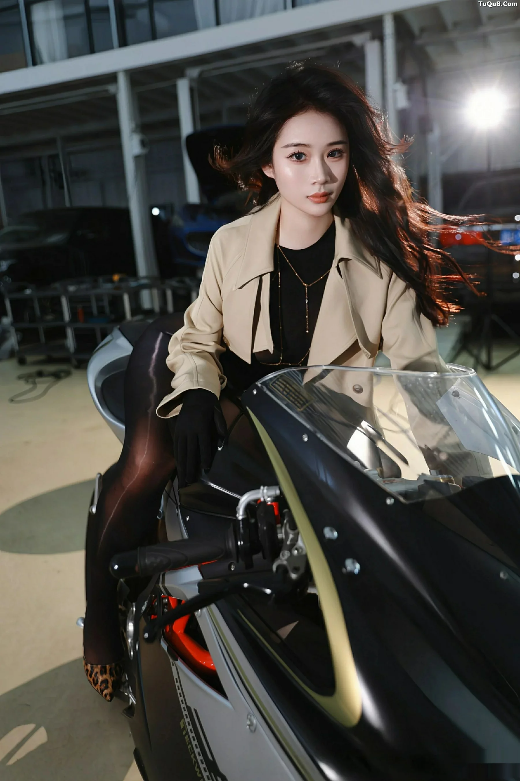   [XiuRen]高清写真图 2025.09.19 No.10788 南乔 连体丝袜第23张图片