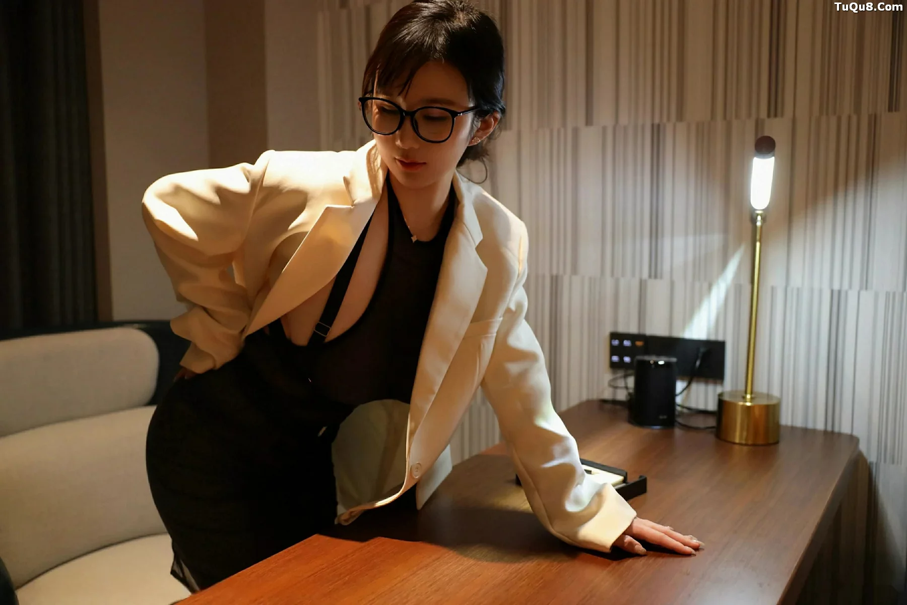   [XiuRen]高清写真图 2025.09.25 No.10805 小肉肉咪 OL服饰第34张图片