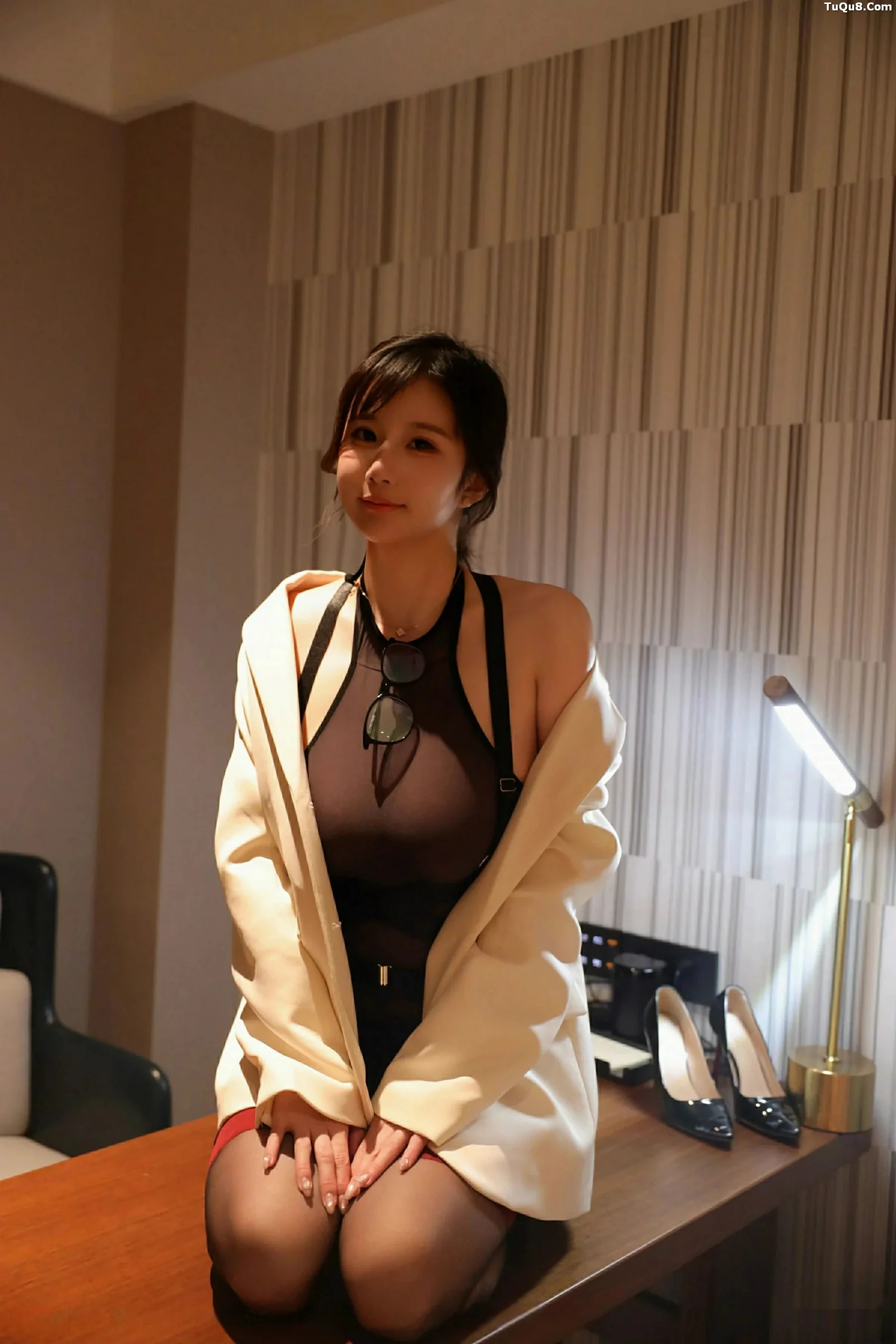   [XiuRen]高清写真图 2025.09.25 No.10805 小肉肉咪 OL服饰第39张图片