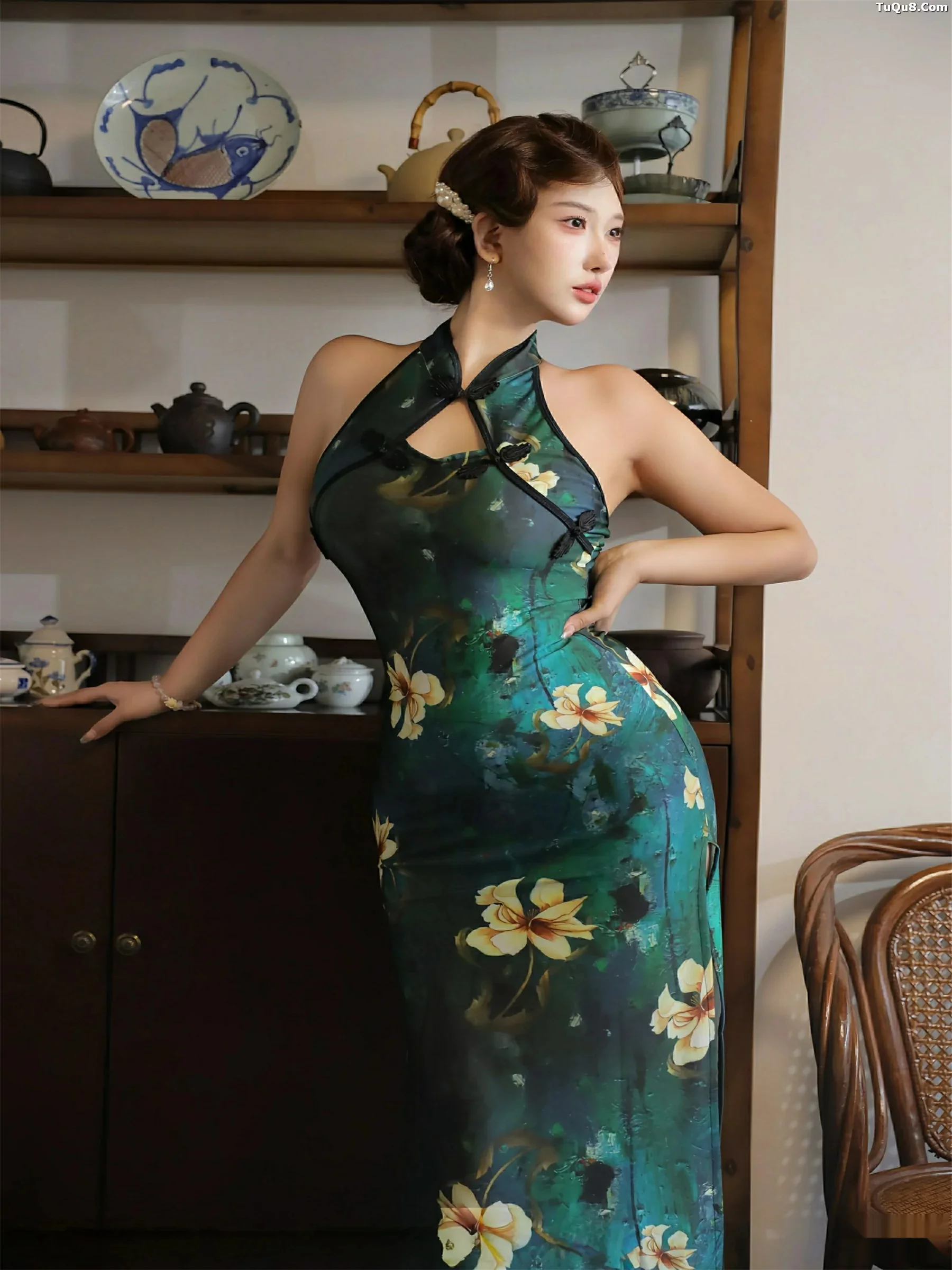   [XiuRen]高清写真图 2025.09.26 No.10815 金允希Yuki 绿色旗袍第26张图片
