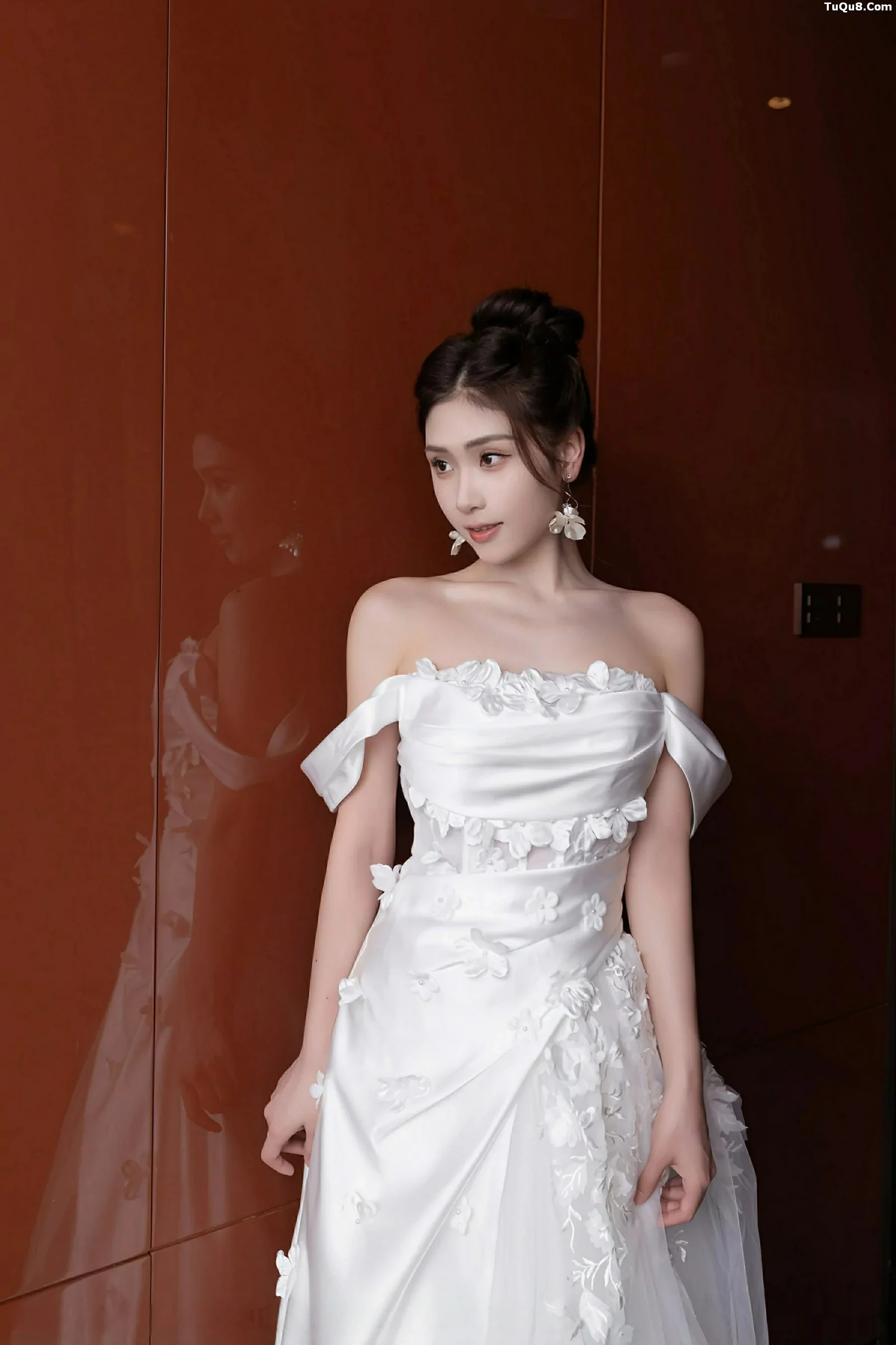   [XiuRen]高清写真图 2025.09.26 No.10814 刘婷婷 白色婚纱第3张图片