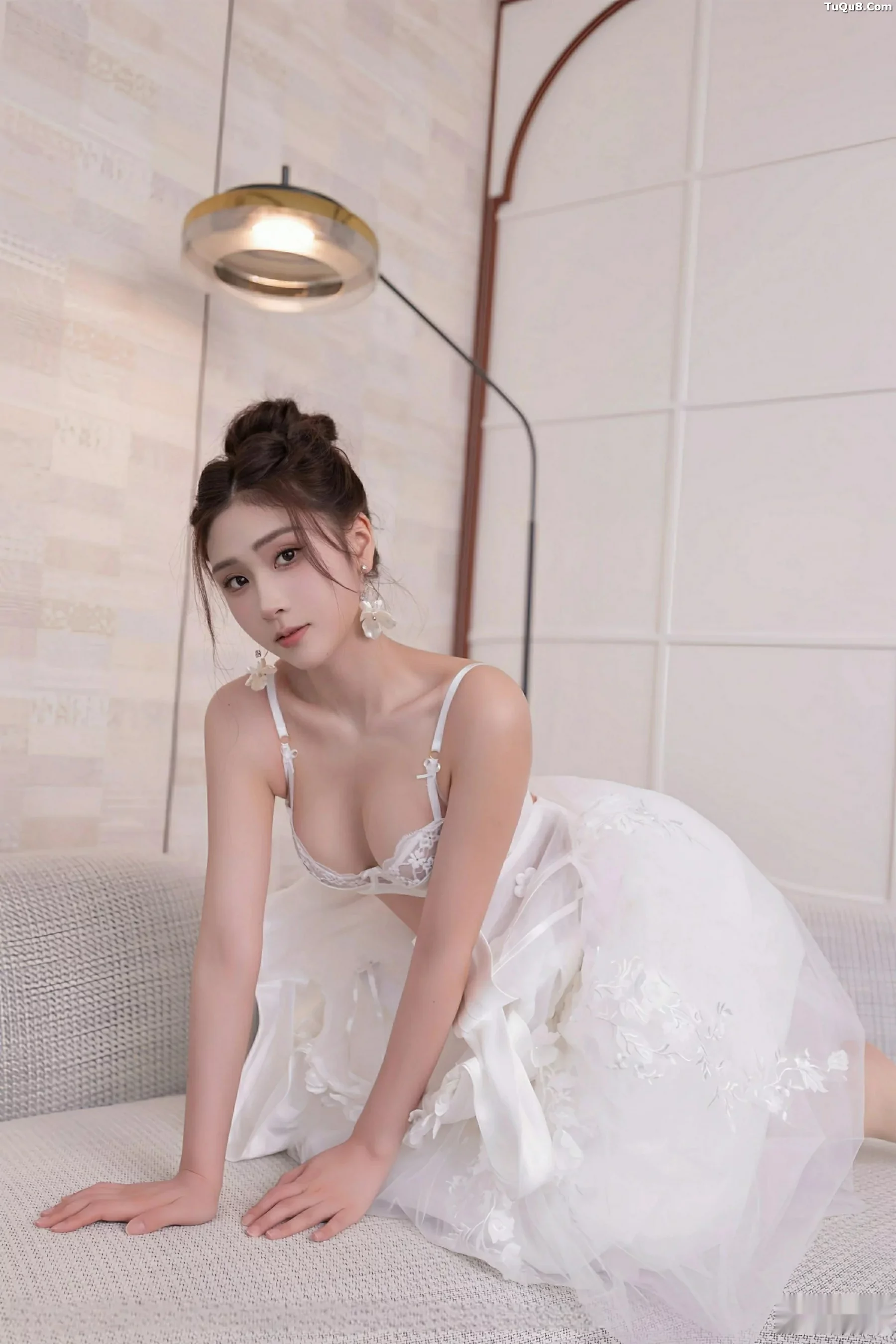   [XiuRen]高清写真图 2025.09.26 No.10814 刘婷婷 白色婚纱第22张图片
