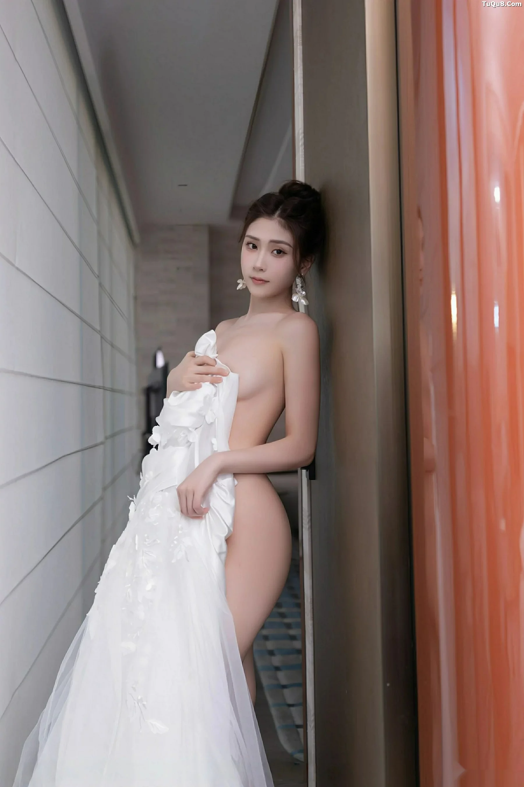   [XiuRen]高清写真图 2025.09.26 No.10814 刘婷婷 白色婚纱第54张图片