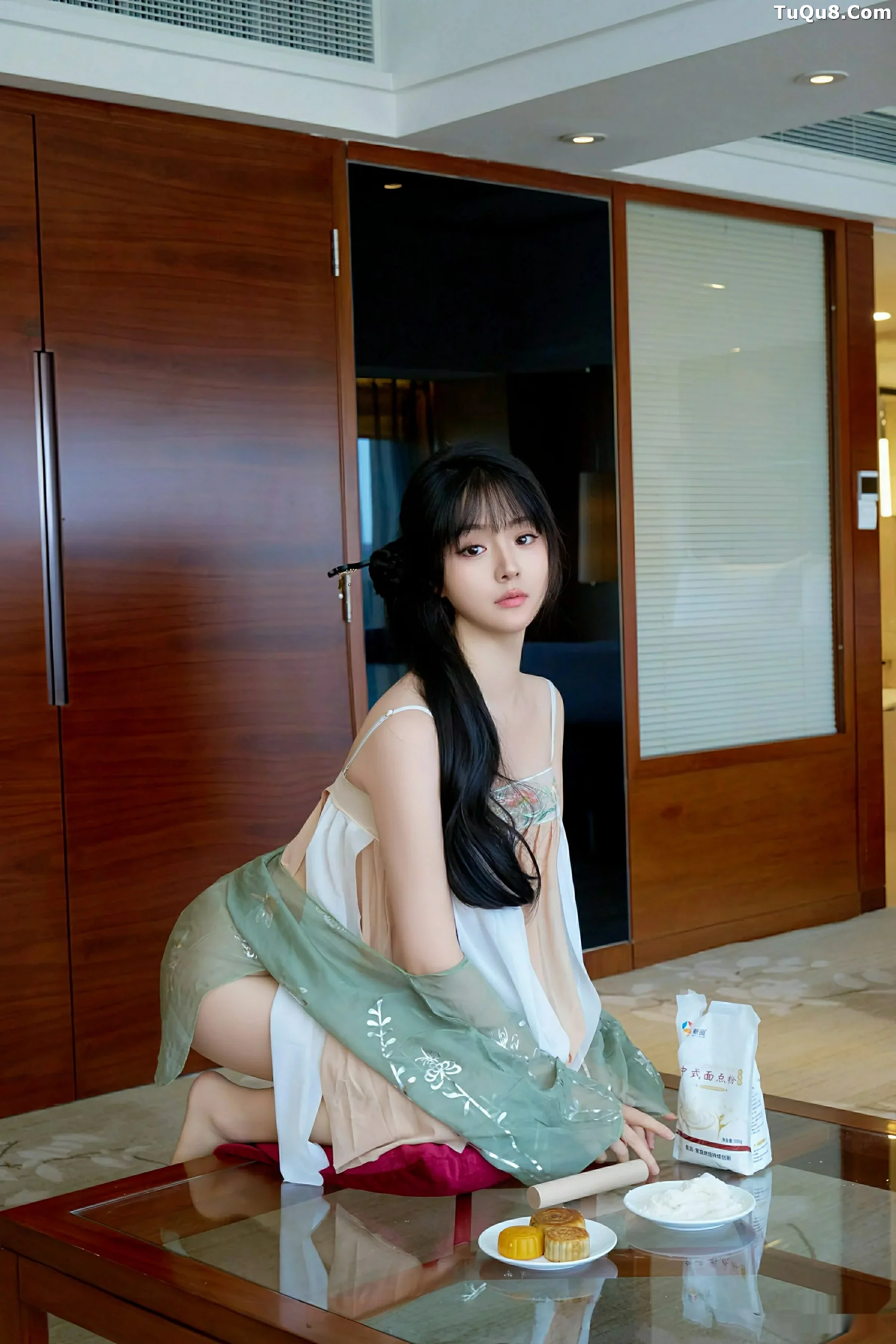   [XiuRen]高清写真图 2025.09.28 No.10818 沈南汐RuRu 古风服饰第20张图片
