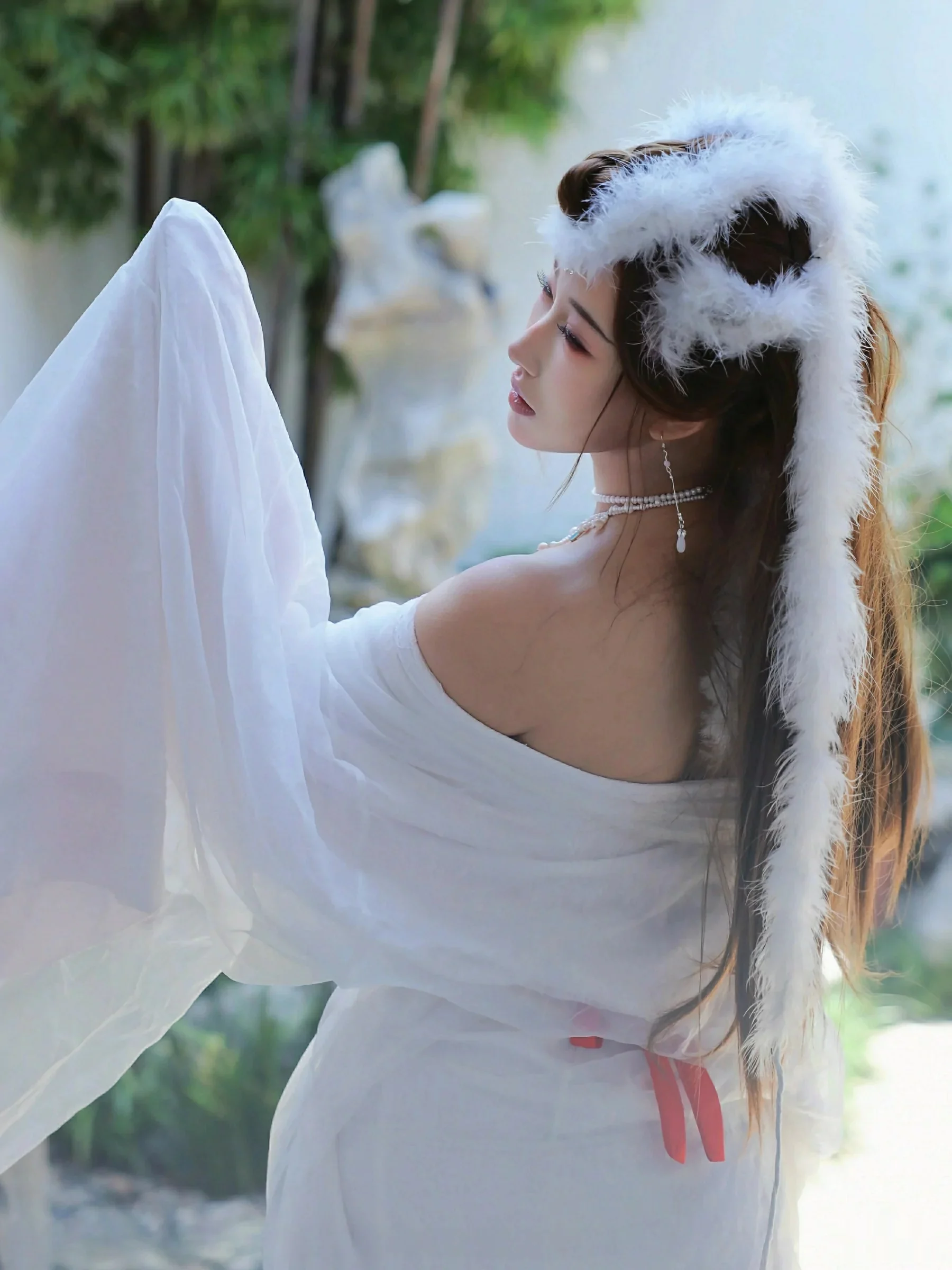   [XiuRen]高清写真图 2025.10.09 No.10843 金允希Yuki 低胸长裙第12张图片