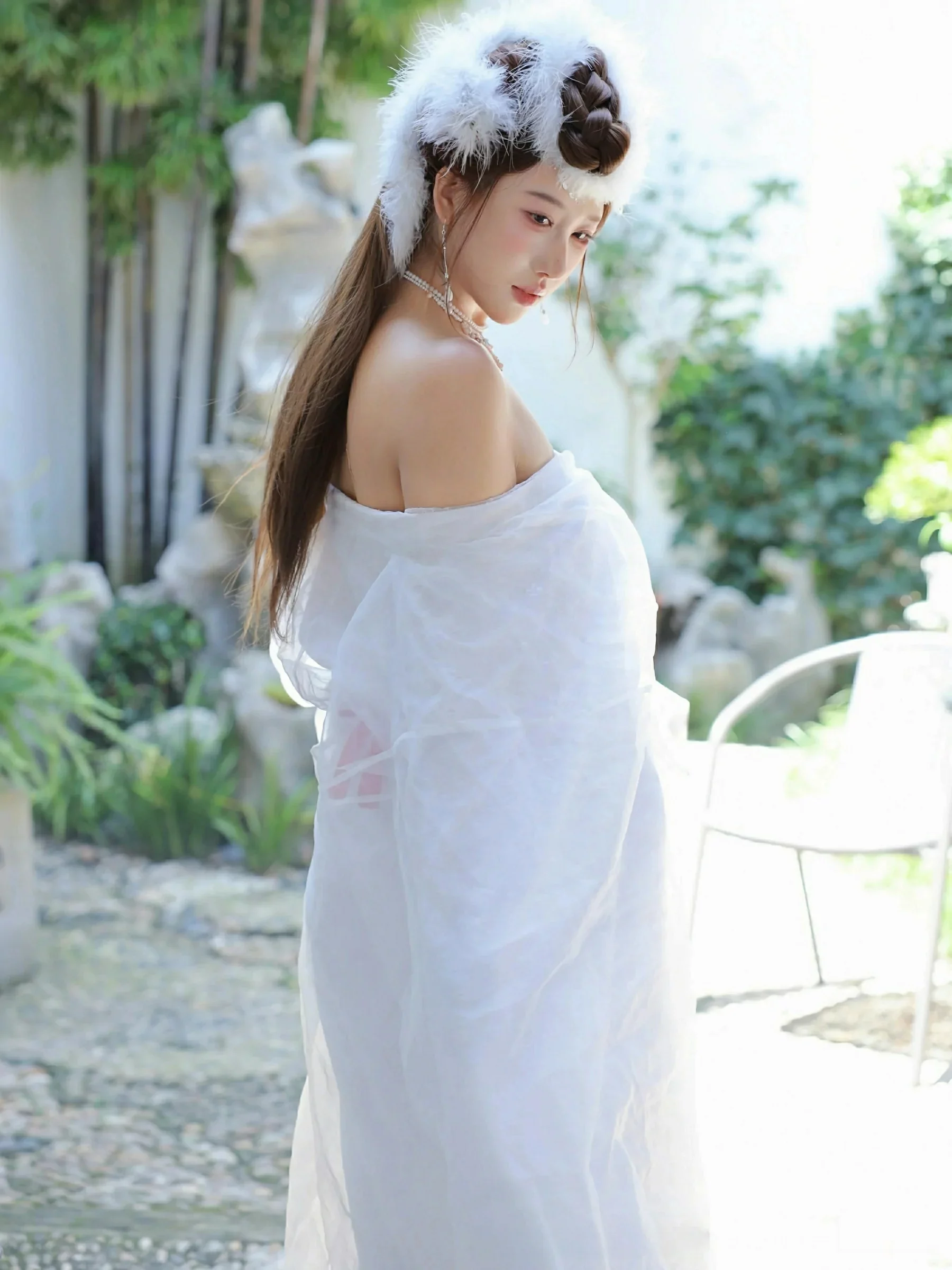   [XiuRen]高清写真图 2025.10.09 No.10843 金允希Yuki 低胸长裙第13张图片