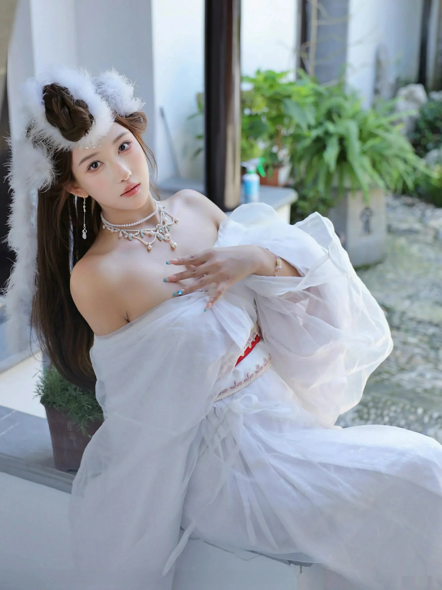   [XiuRen]高清写真图 2025.10.09 No.10843 金允希Yuki 低胸长裙第22张图片