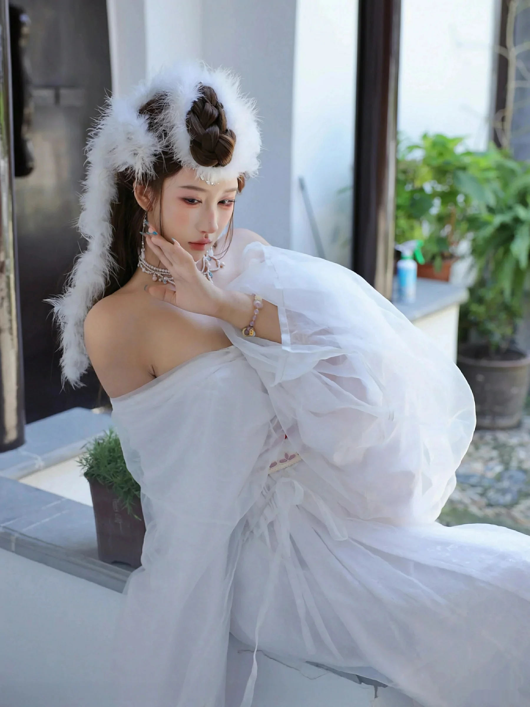   [XiuRen]高清写真图 2025.10.09 No.10843 金允希Yuki 低胸长裙第23张图片
