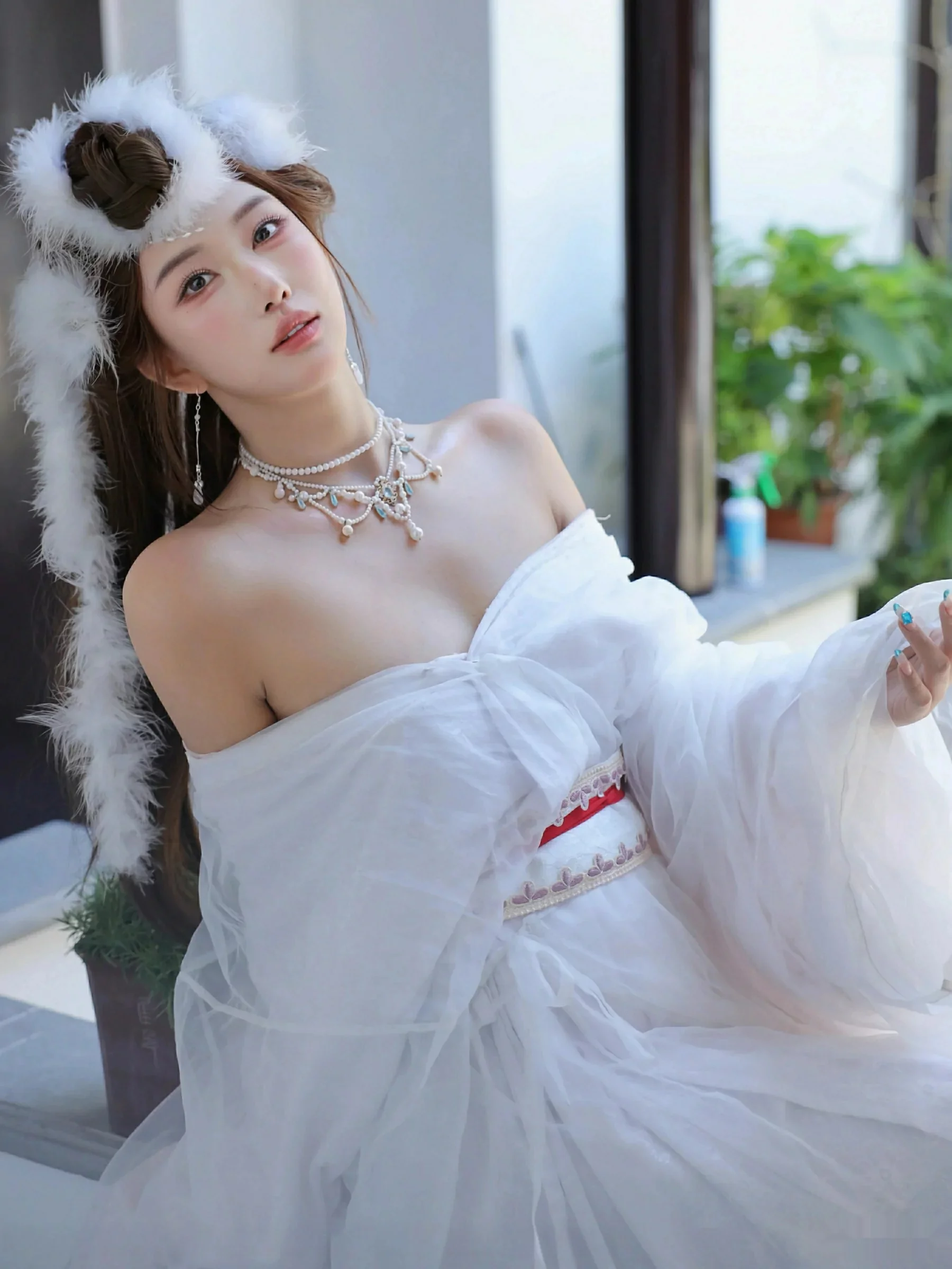   [XiuRen]高清写真图 2025.10.09 No.10843 金允希Yuki 低胸长裙第24张图片