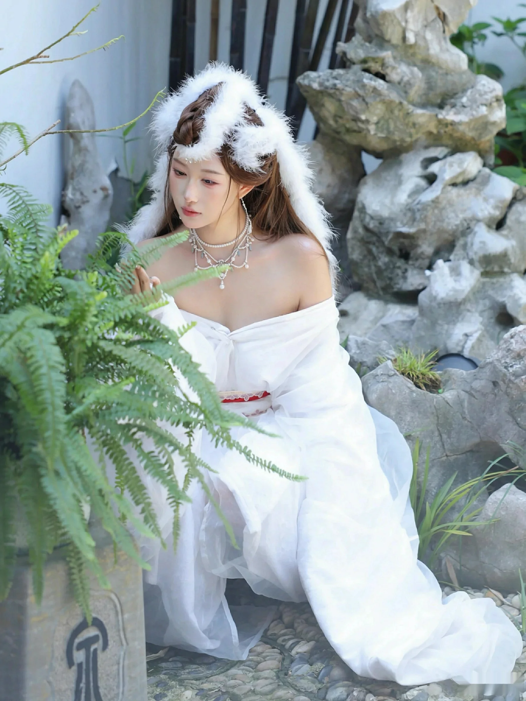   [XiuRen]高清写真图 2025.10.09 No.10843 金允希Yuki 低胸长裙第27张图片