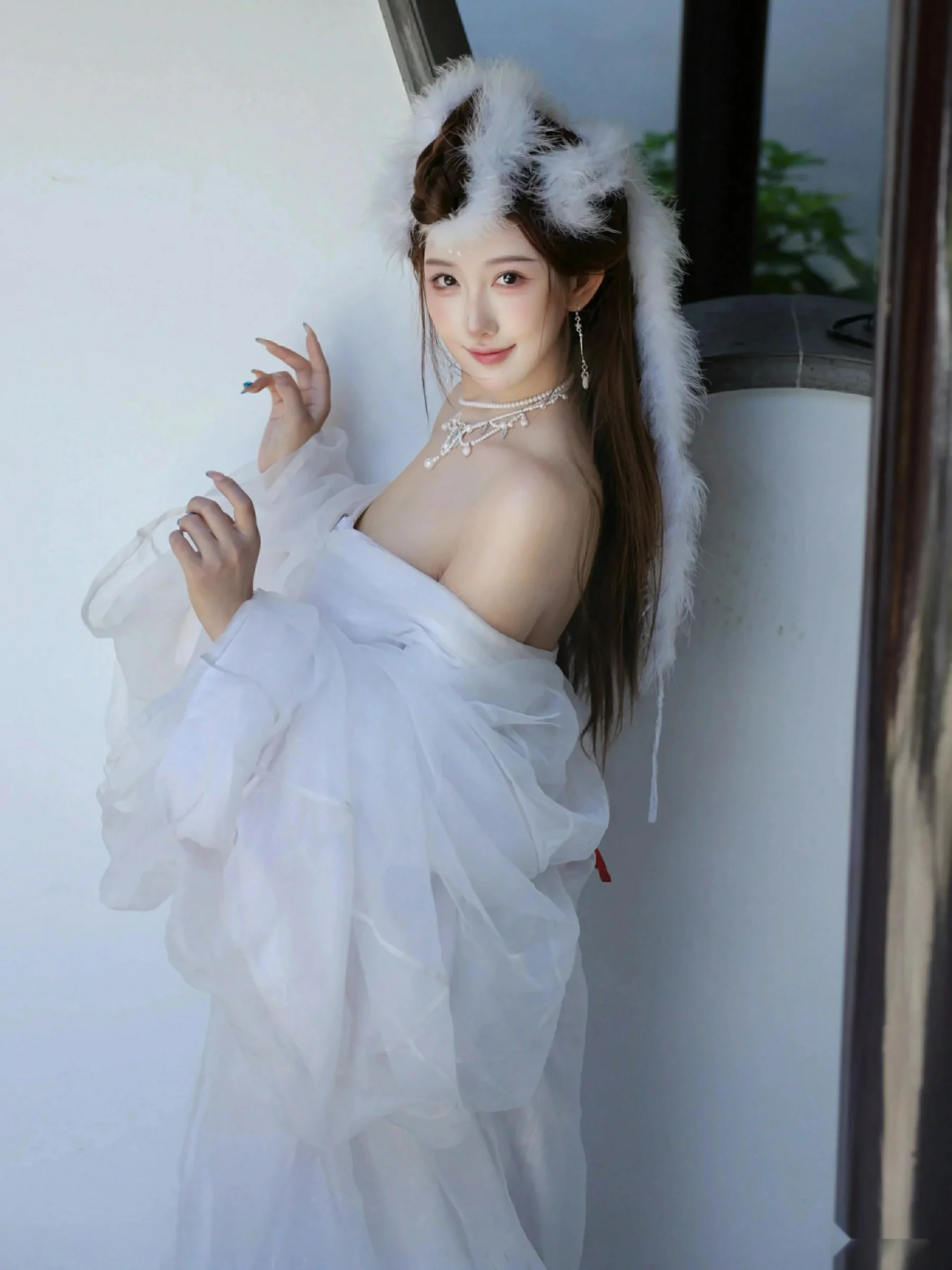   [XiuRen]高清写真图 2025.10.09 No.10843 金允希Yuki 低胸长裙第34张图片