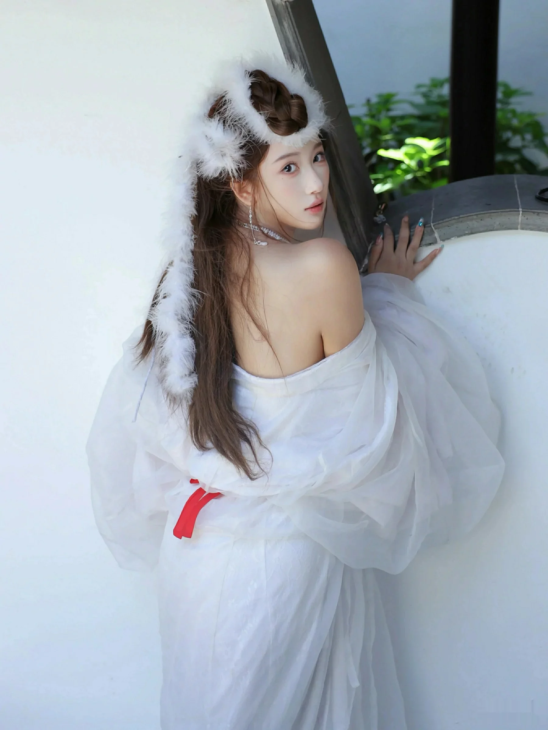   [XiuRen]高清写真图 2025.10.09 No.10843 金允希Yuki 低胸长裙第35张图片